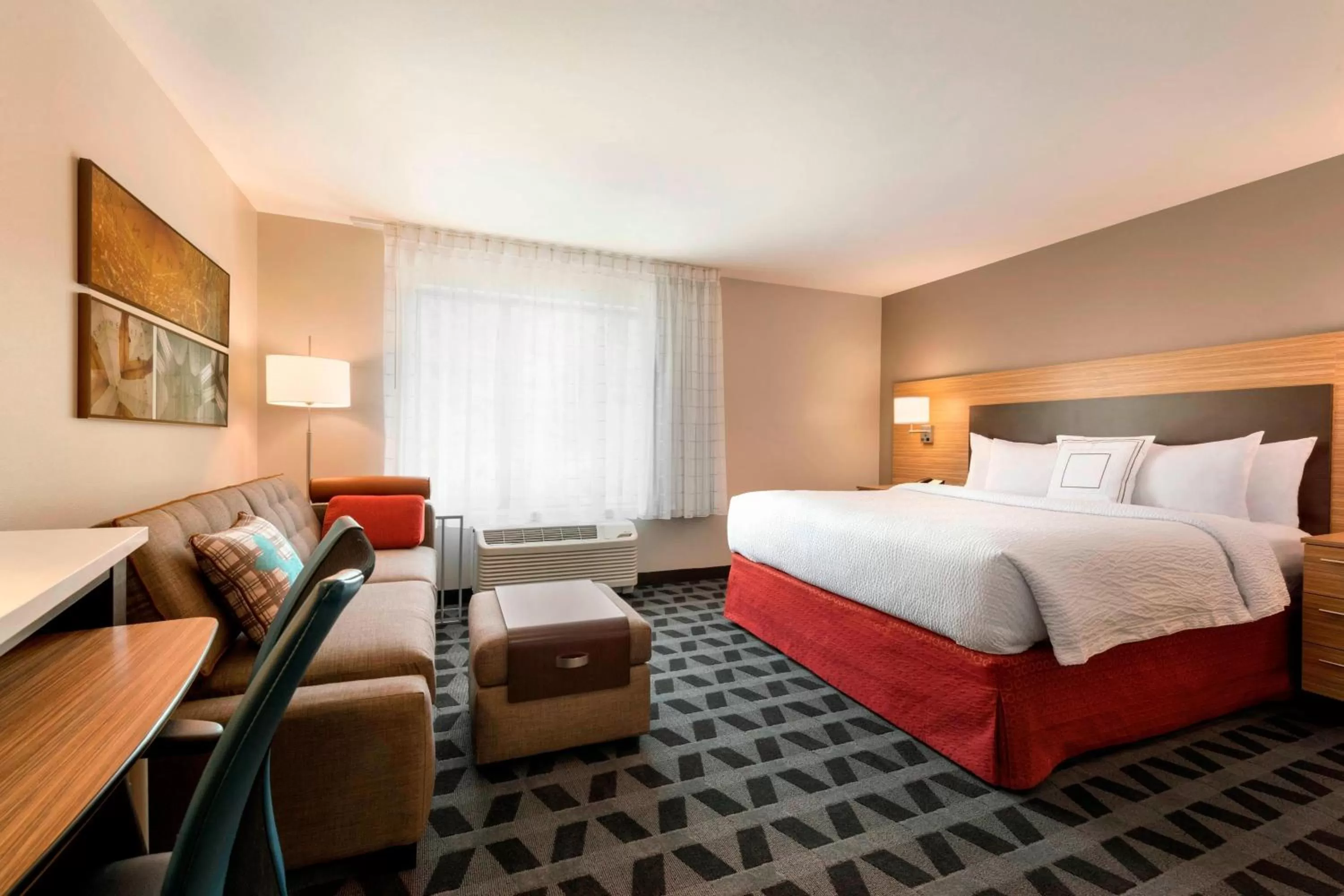 Photo of the whole room, Bed in TownePlace Suites by Marriott Pittsburgh Airport/Robinson Township