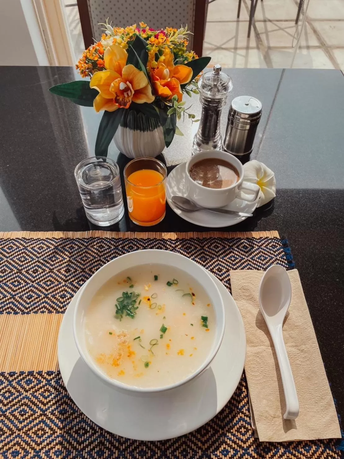 Breakfast in Hotel De Khuvieng