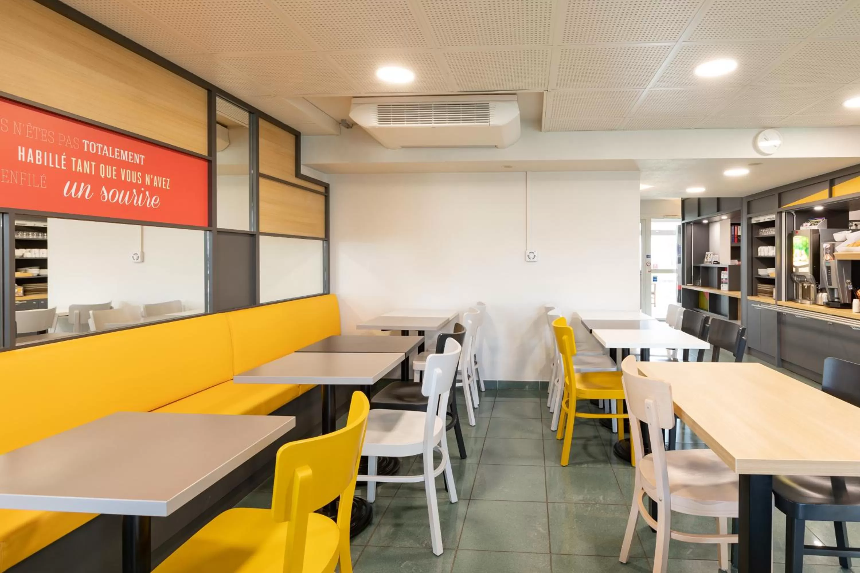 Buffet breakfast in B&B HOTEL Laval Changé