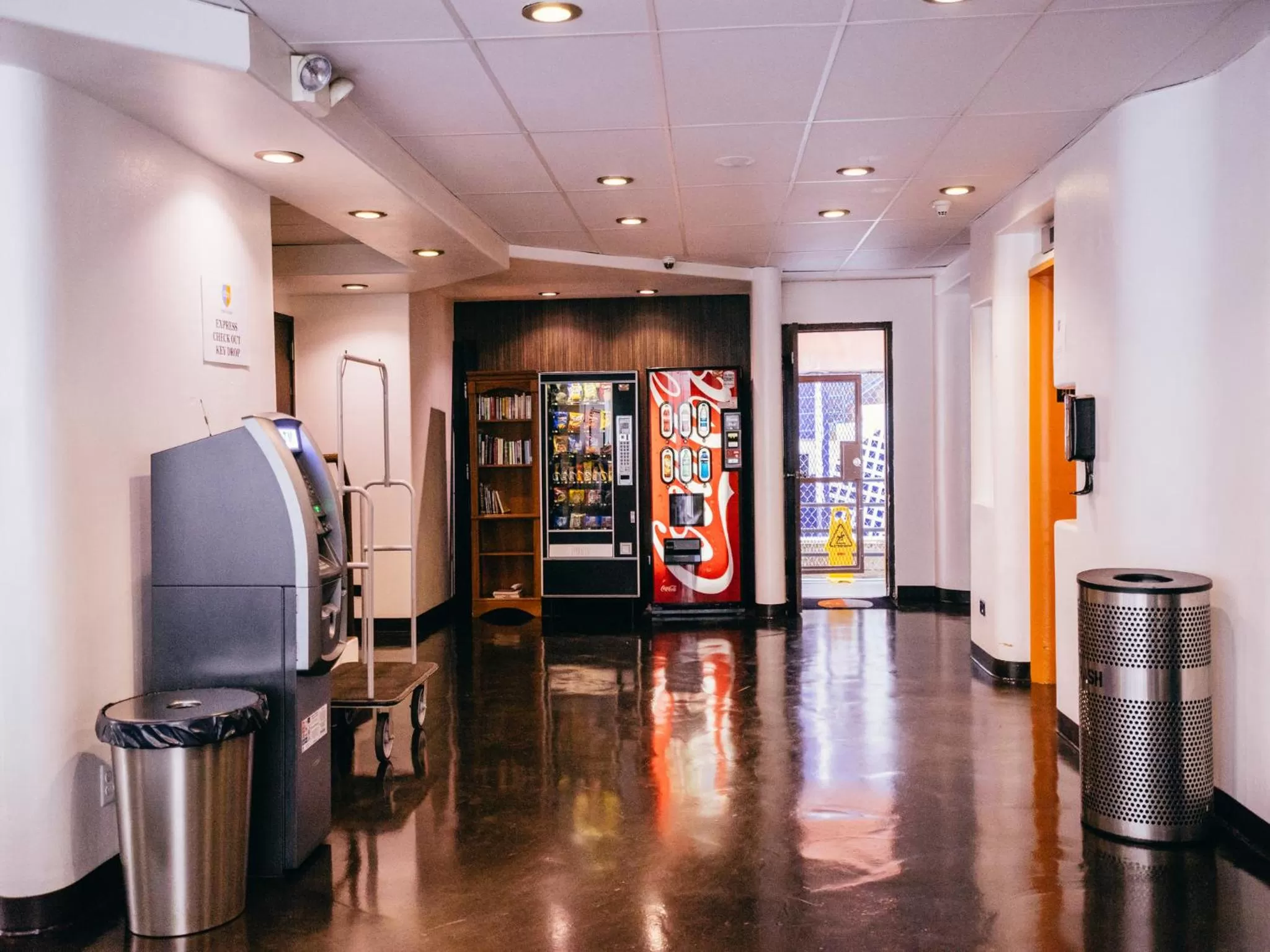 Food and drinks in Stay Hotel Waikiki