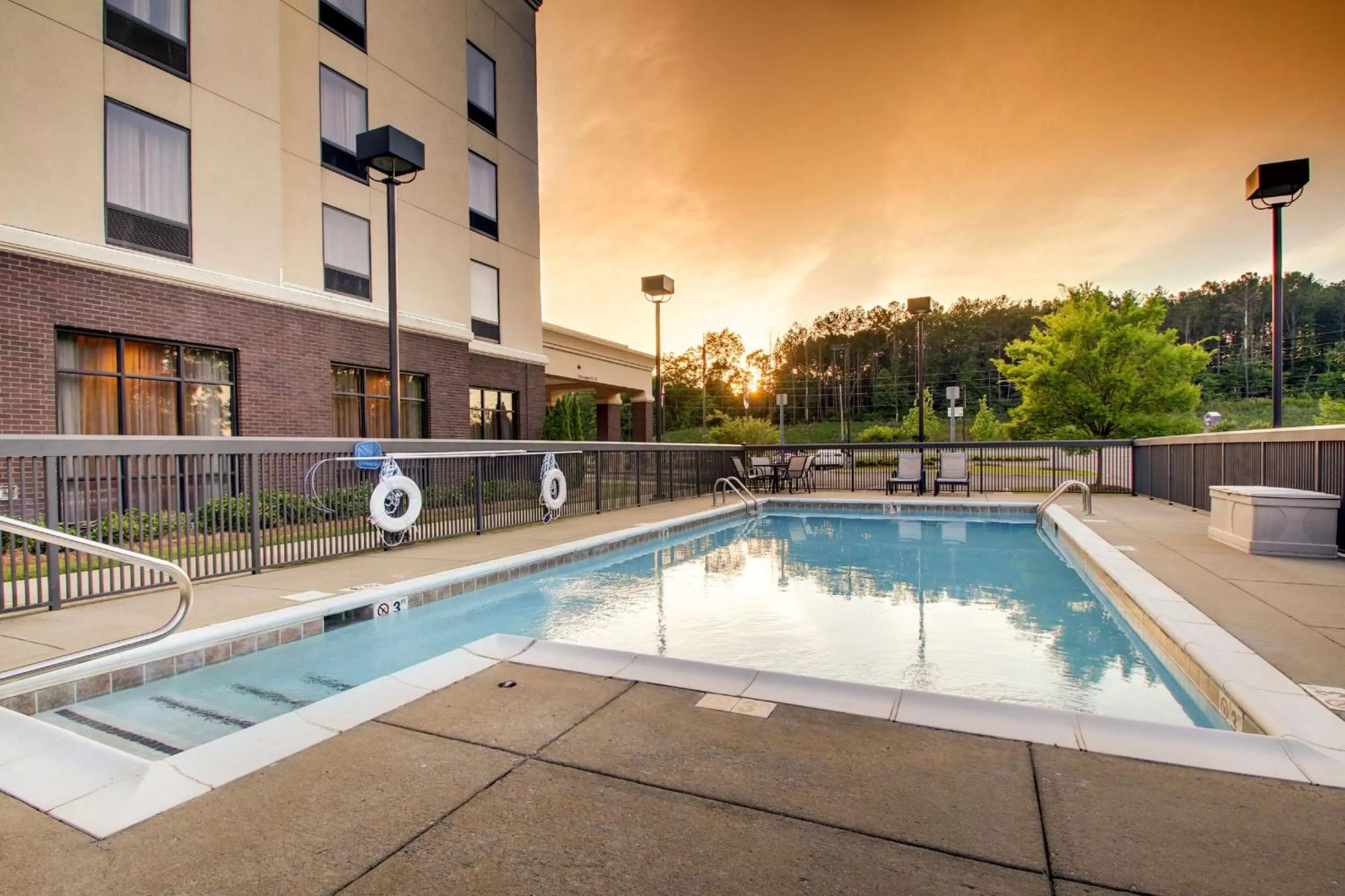 Pool view in Hampton Inn Birmingham/Leeds