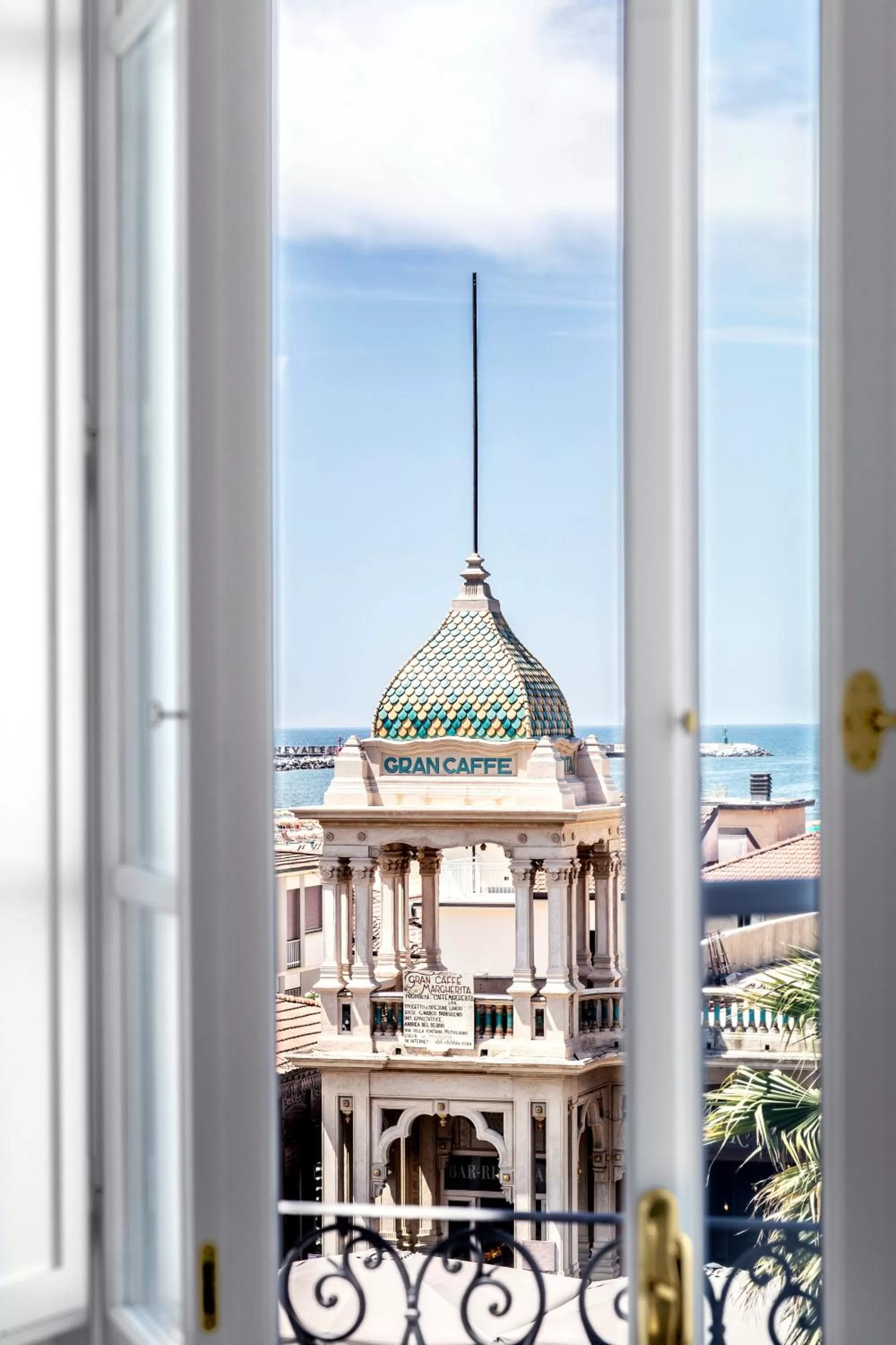 Balcony/Terrace in Hotel Plaza e de Russie - Relais & Châteaux