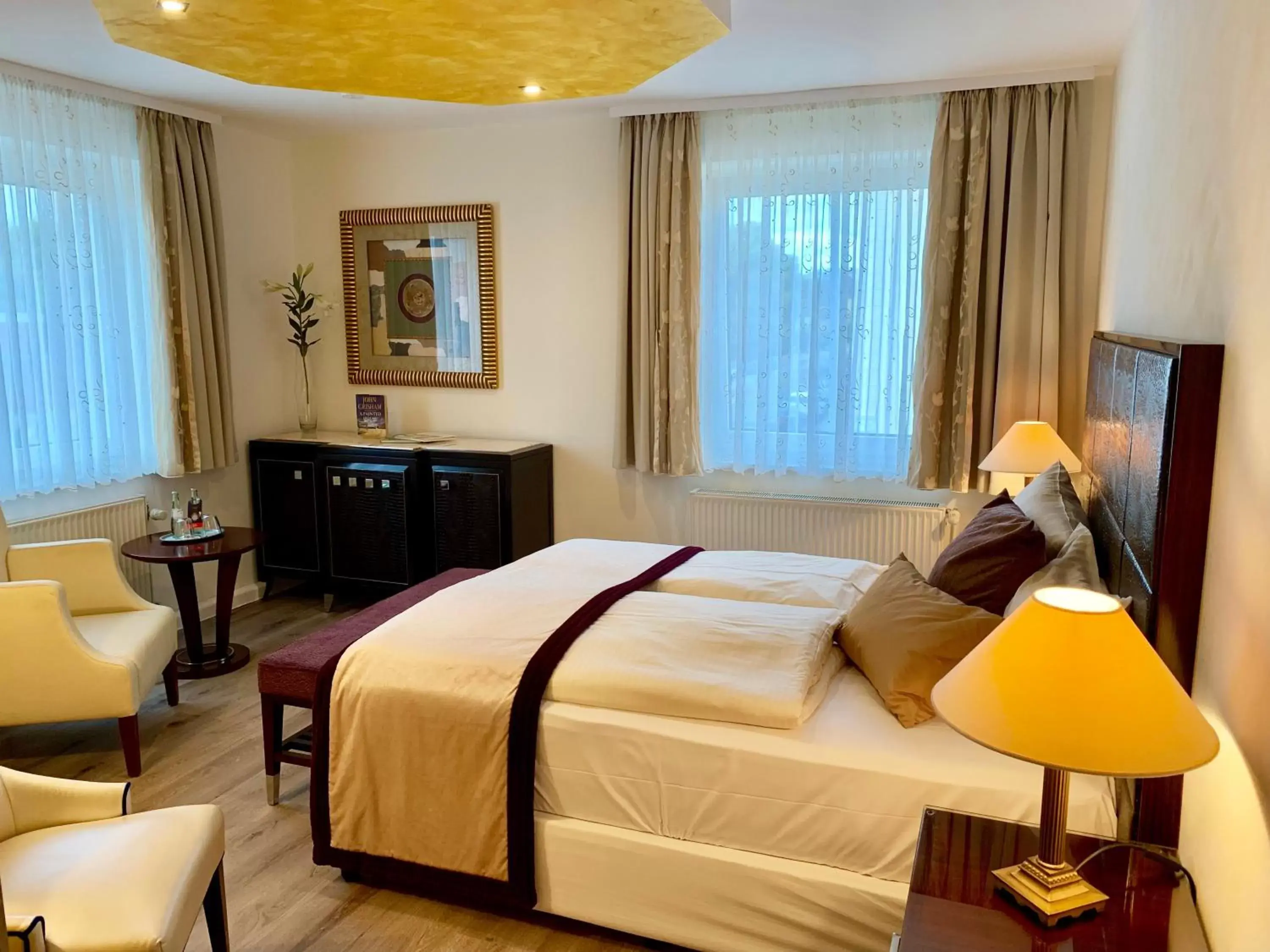 Deluxe Queen Room in Boutique Hotel Goldene Henne Deluxe Queen Room in Boutique Hotel Goldene Henne