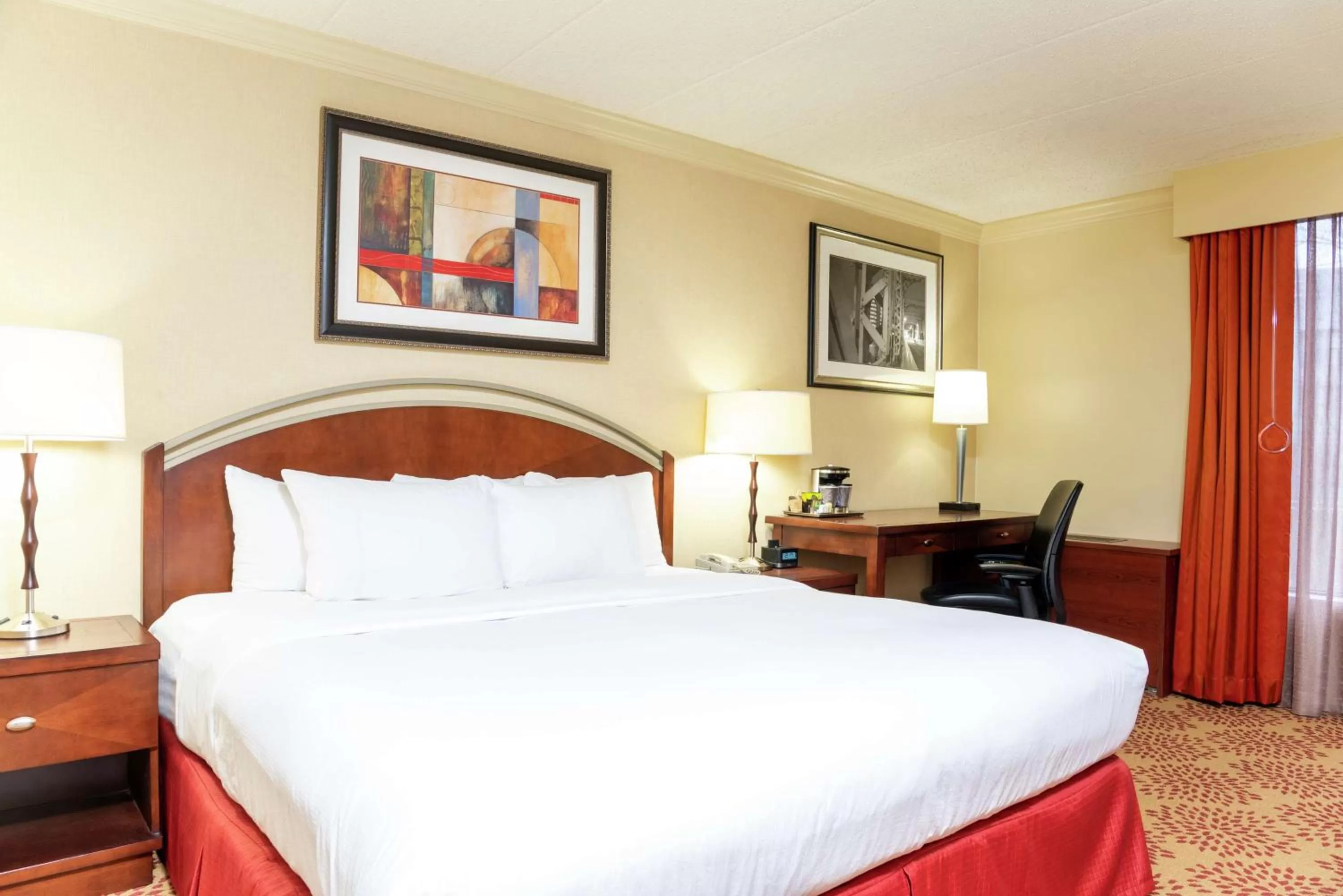 Bed in DoubleTree by Hilton Hotel Grand Rapids Airport