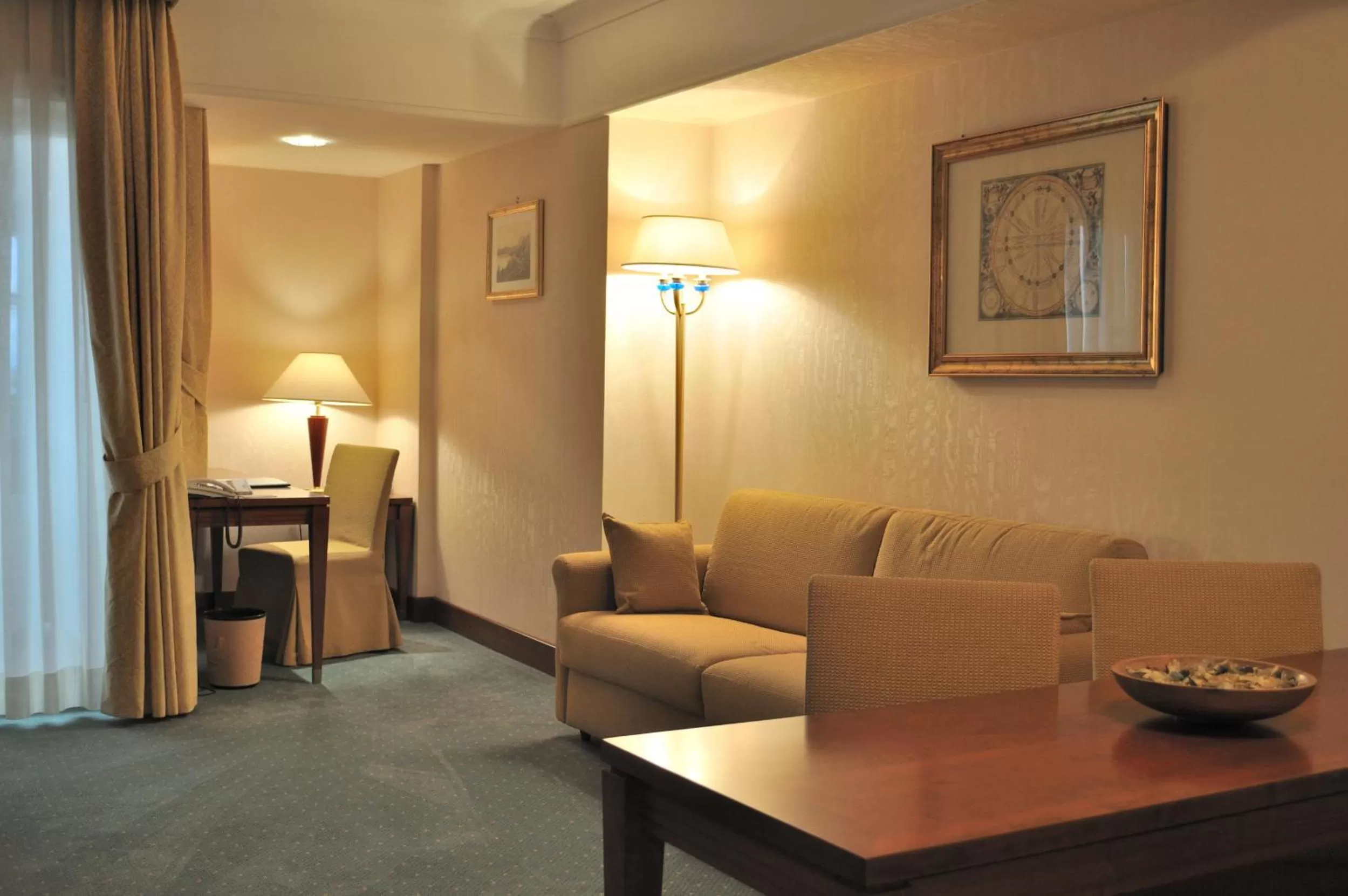 Seating area in Hotel Pineta Palace