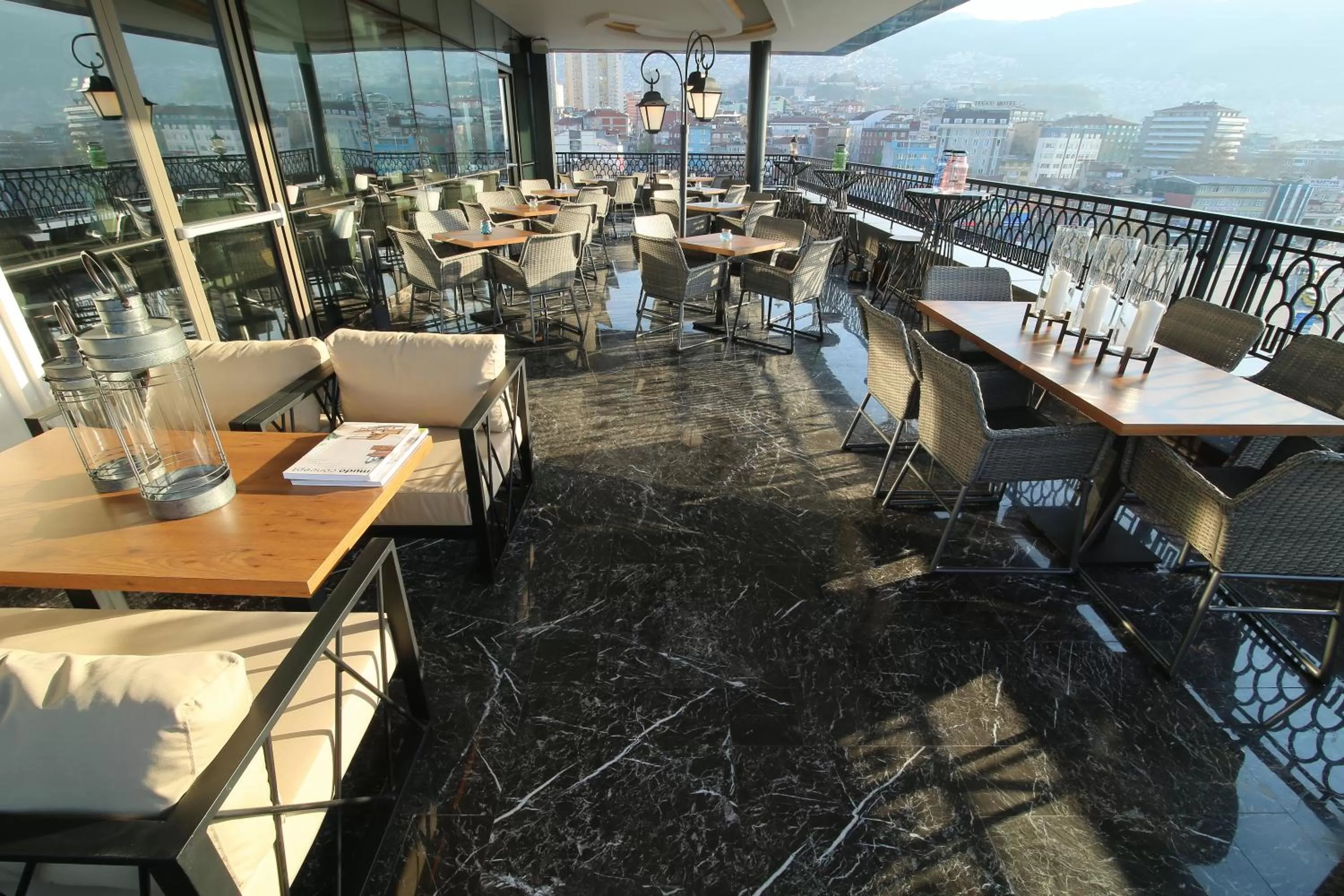 Restaurant/places to eat in Holiday Inn Bursa - City Centre by IHG