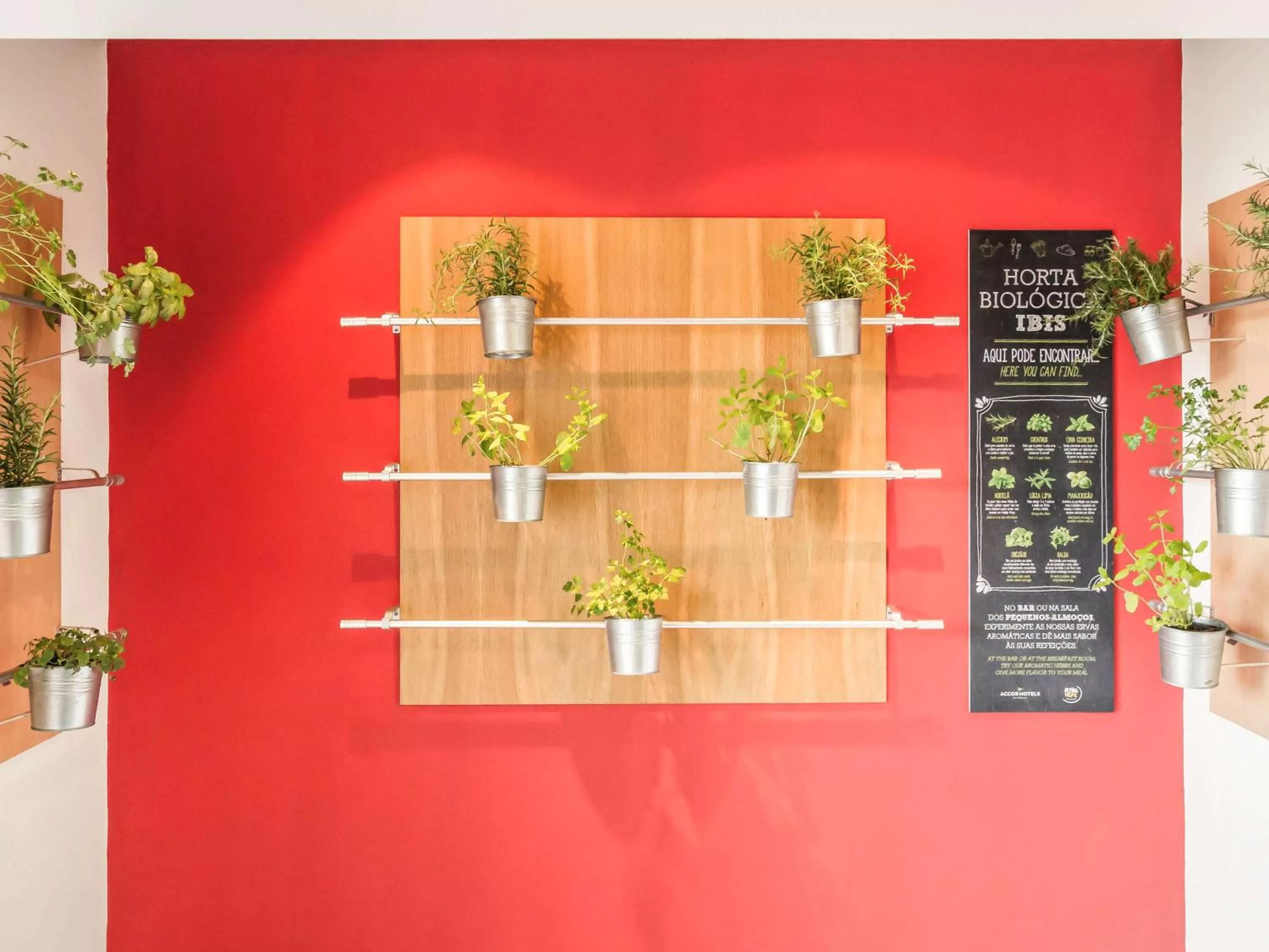 Property building in Hotel Ibis Coimbra Centro