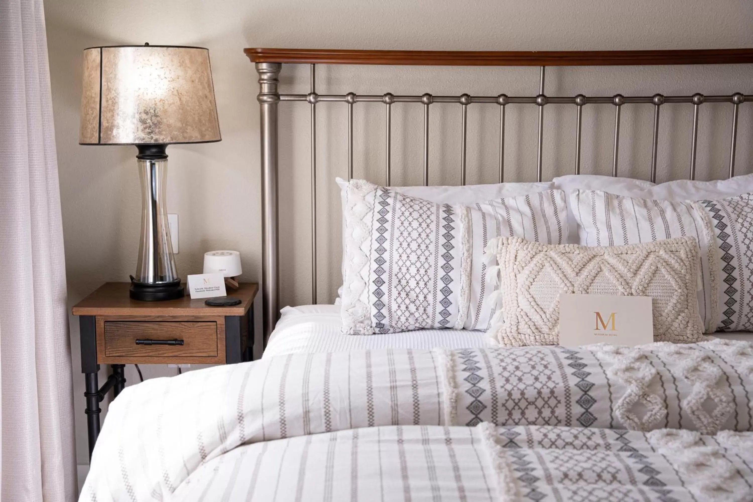 Standard Queen Room in Mossbrae Hotel Standard Queen Room in Mossbrae Hotel