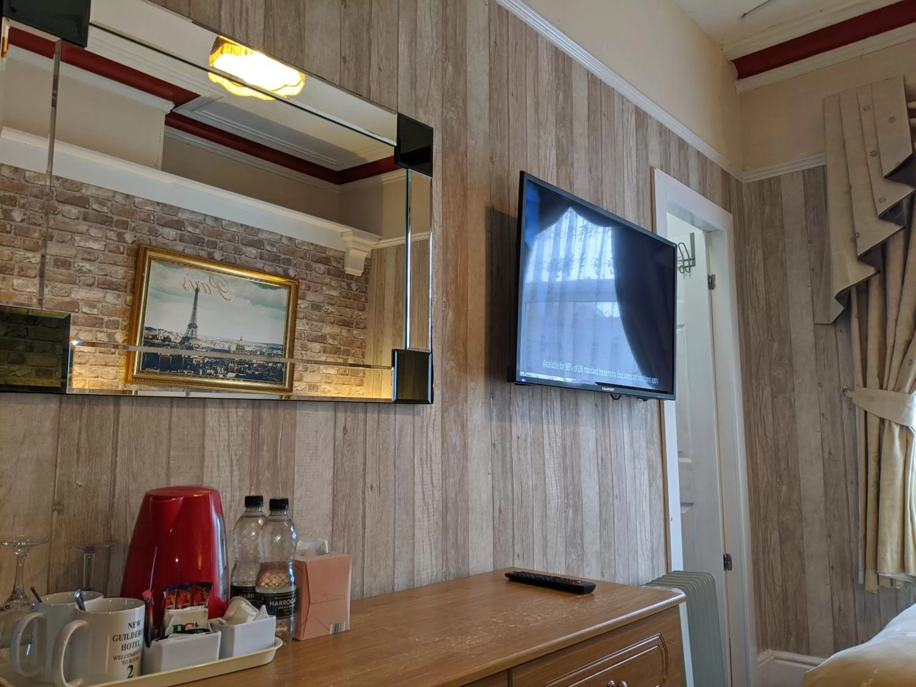 Bedroom, Bed in The New Guilderoy Hotel