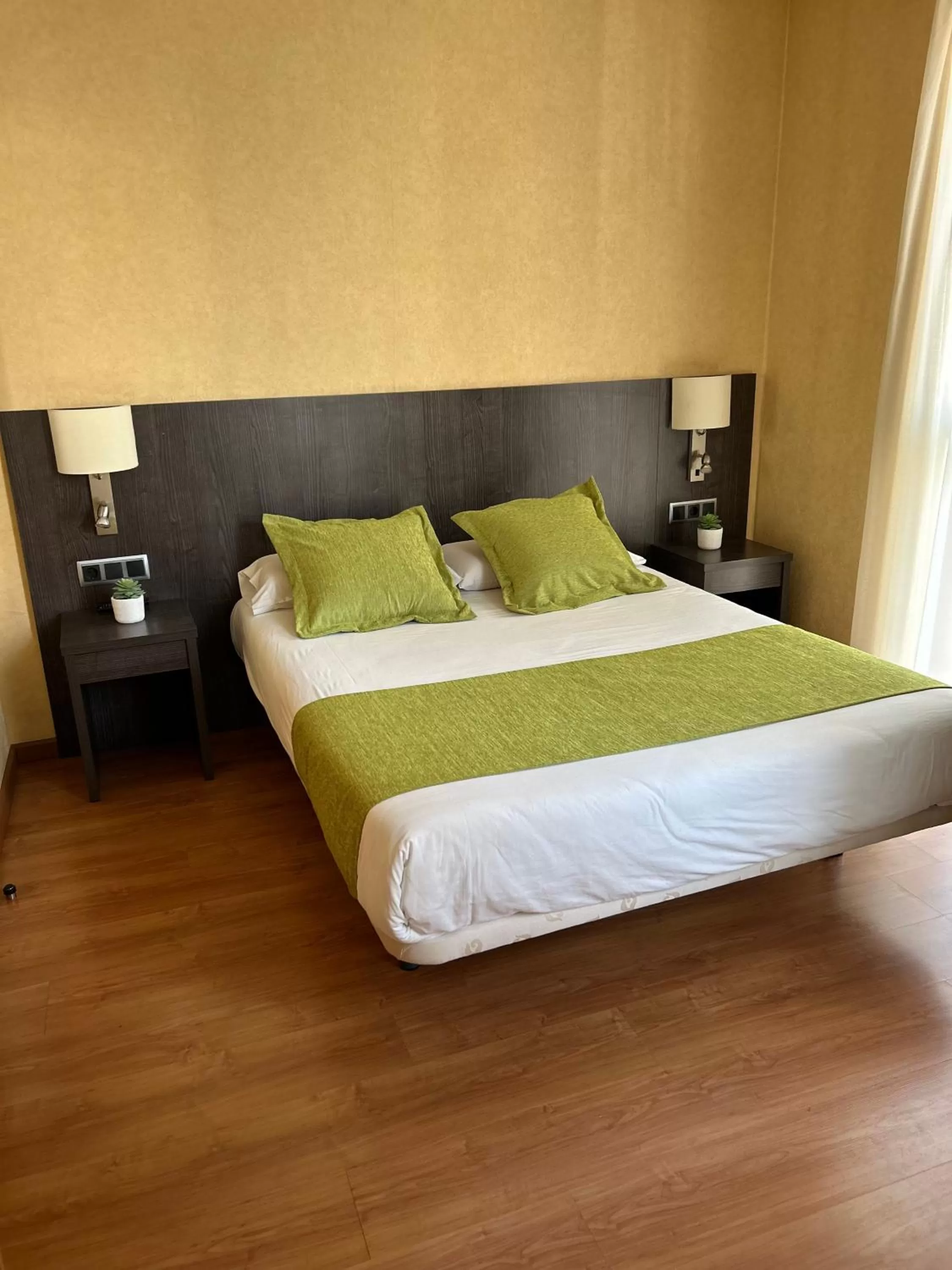 Bedroom, Bed in Hotel 1948 Manresa