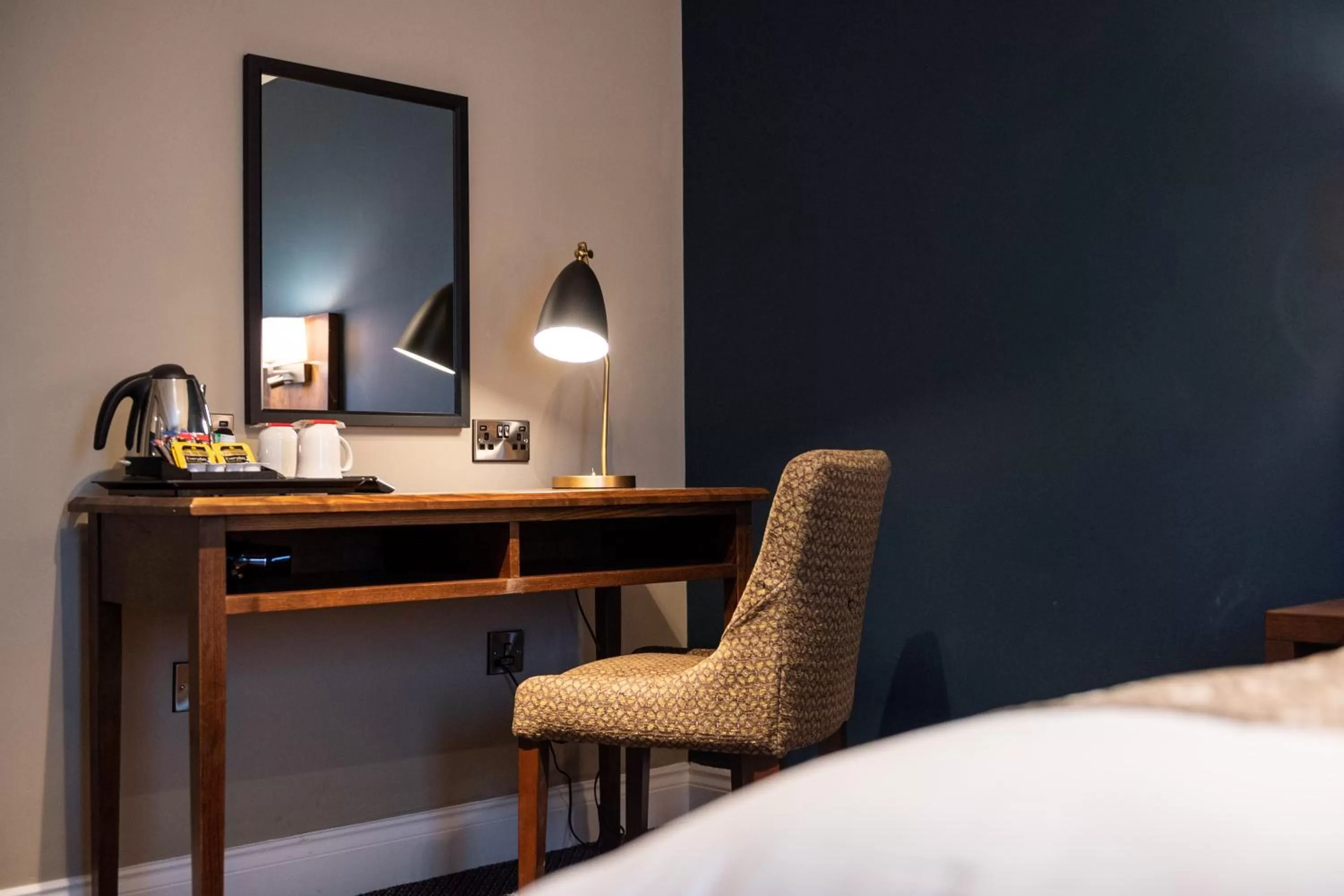 Coffee/tea facilities in Toby Carvery Strathclyde, M74 J6 by Innkeeper's Collection