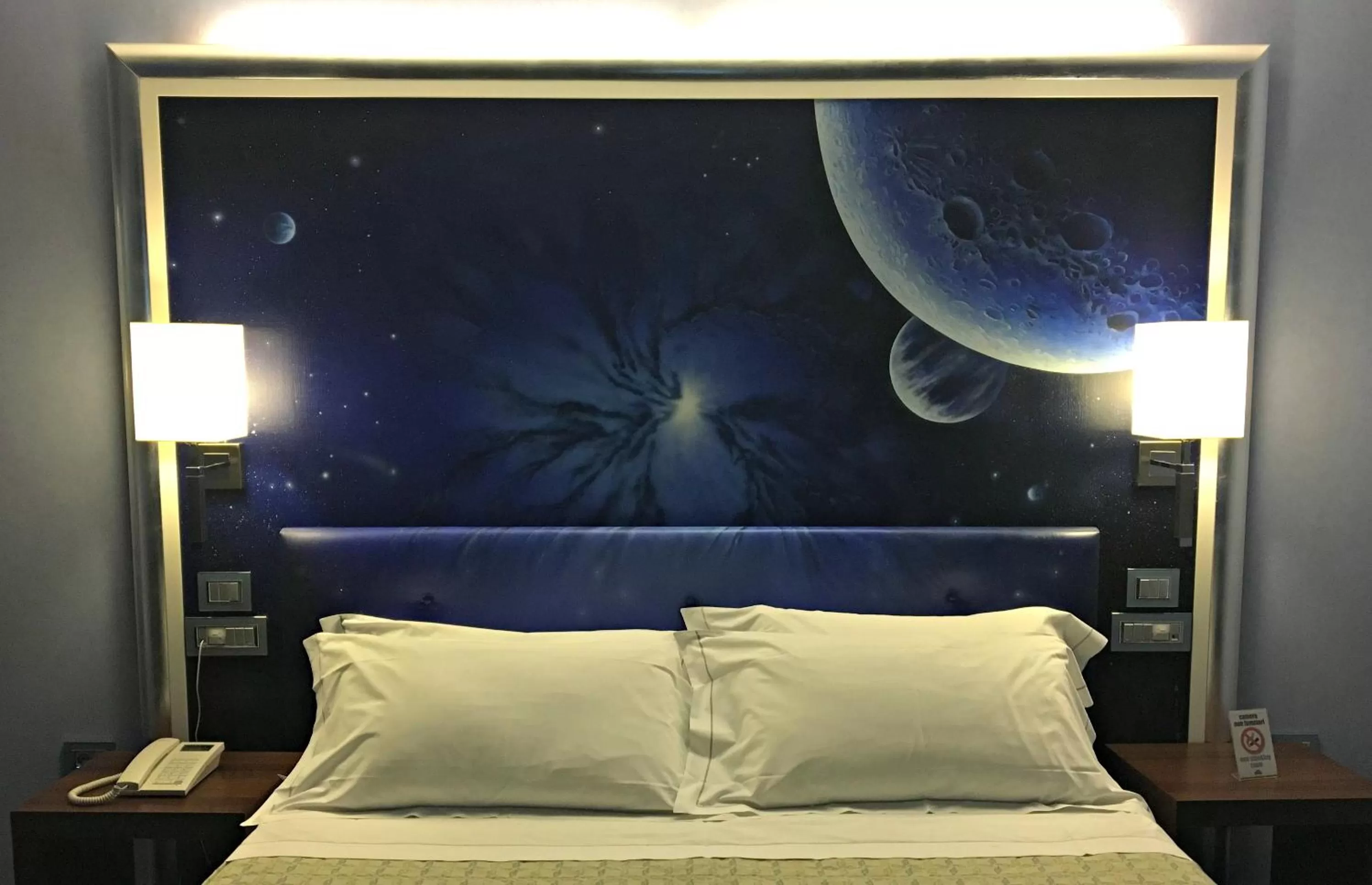 Photo of the whole room, Bed in Guglielmotel