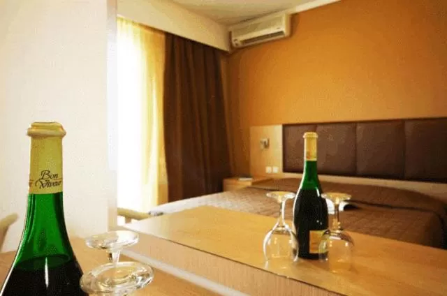 Food and drinks in Orpheus Hotel