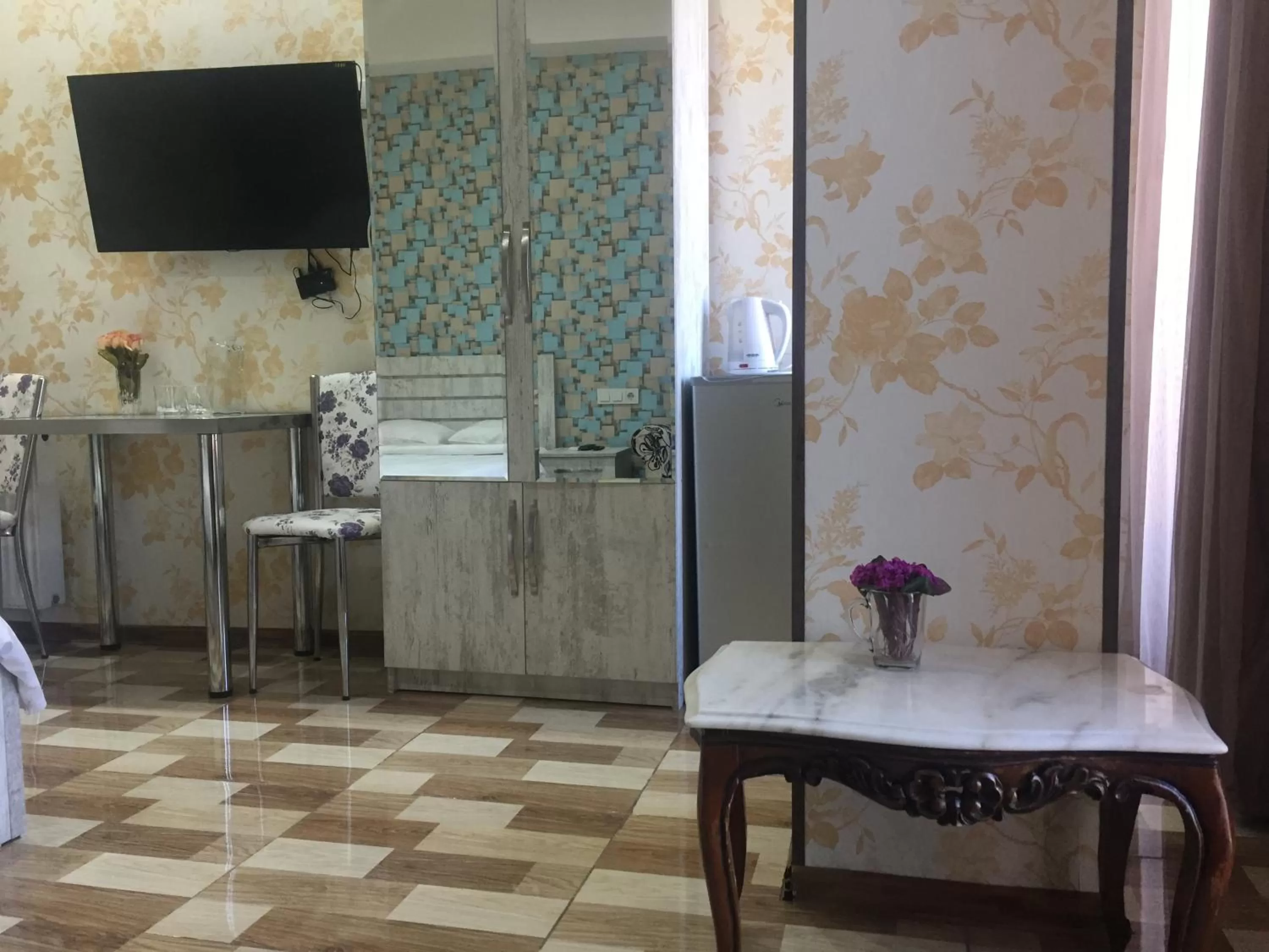 Communal lounge/ TV room in Hotel Tourist