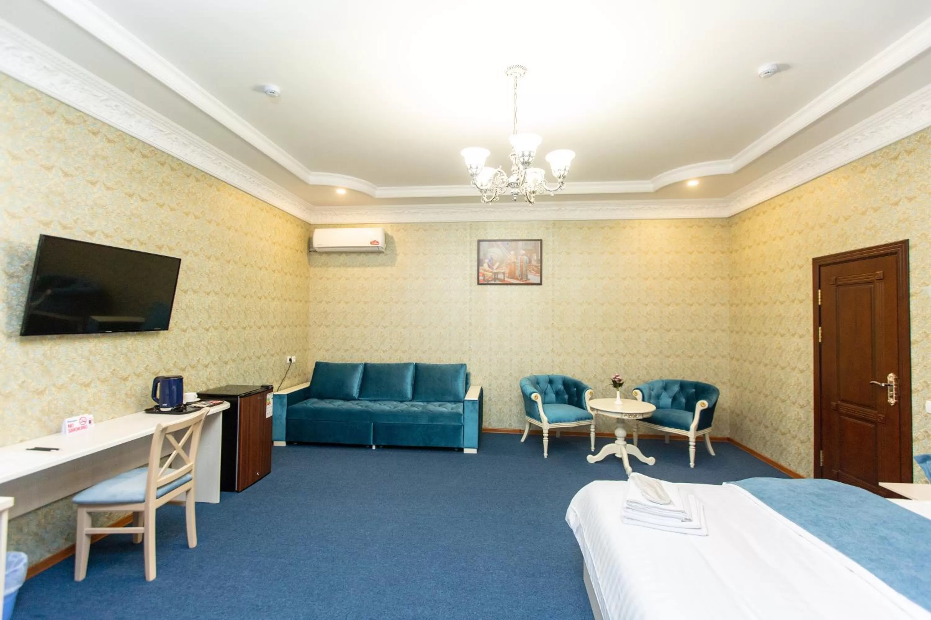 TV and multimedia in Mirzo Boutique Hotel