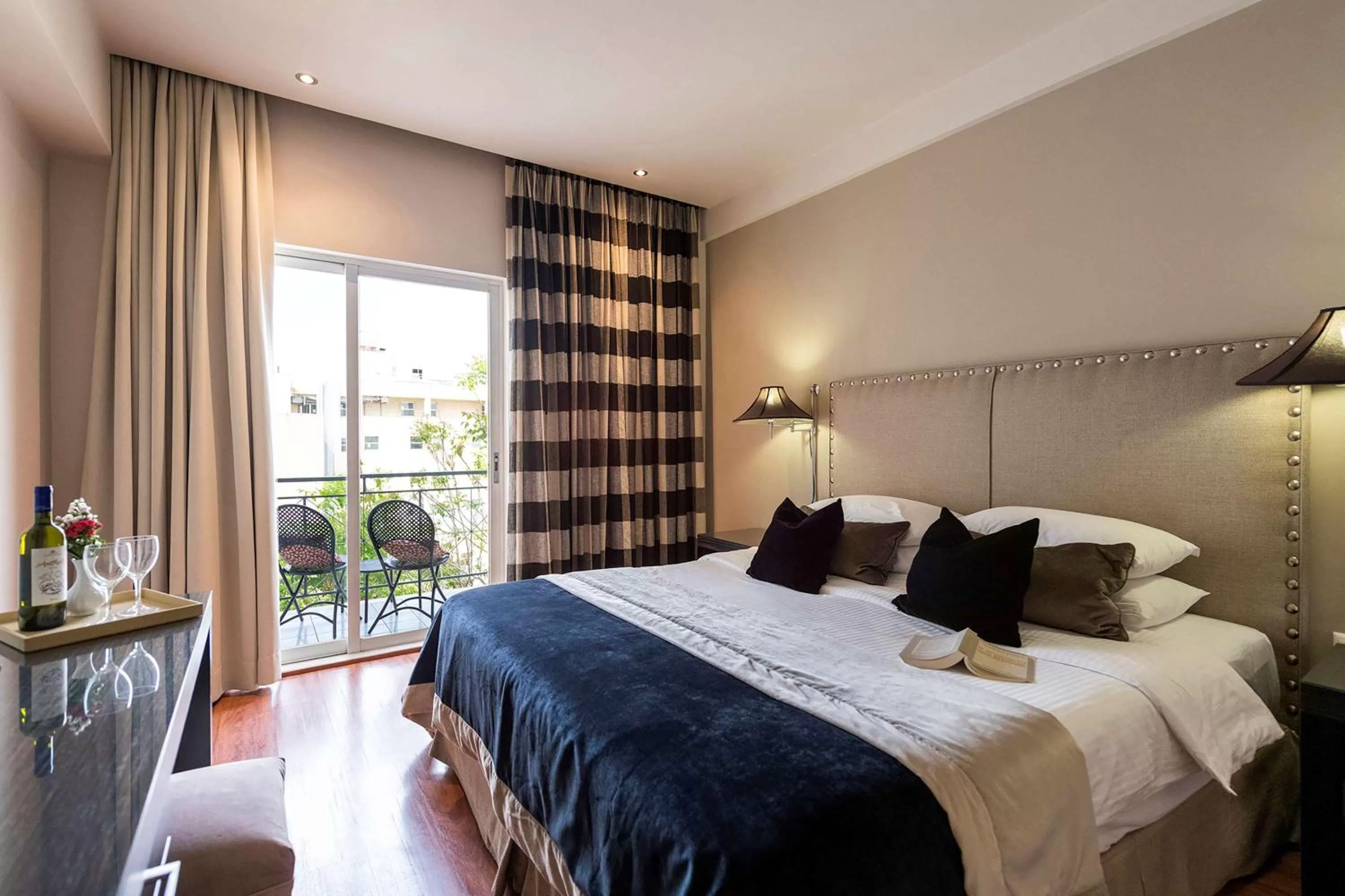 Photo of the whole room, Bed in Best Western Plus Embassy Hotel