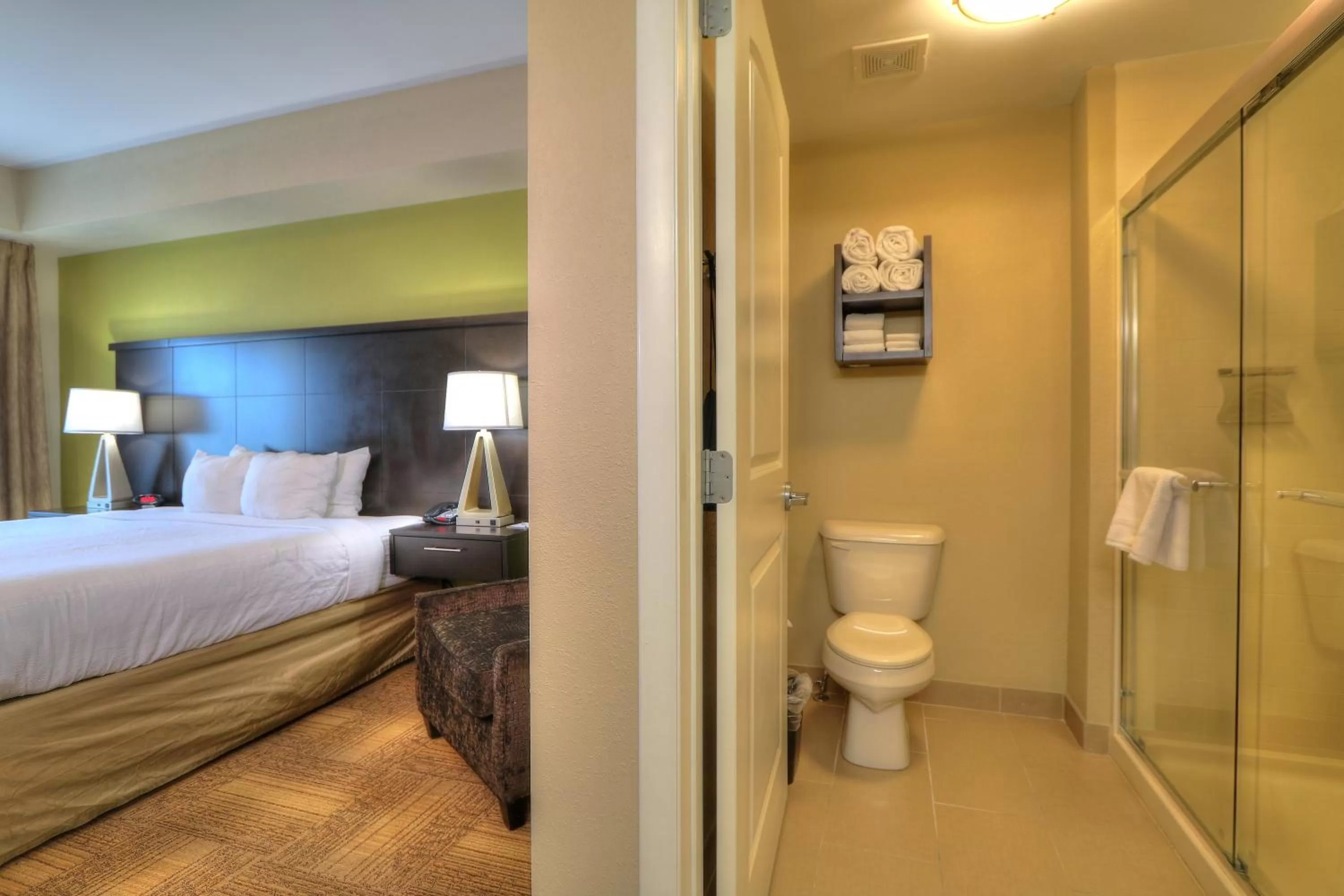 Photo of the whole room, Bed in Staybridge Suites Knoxville West by IHG
