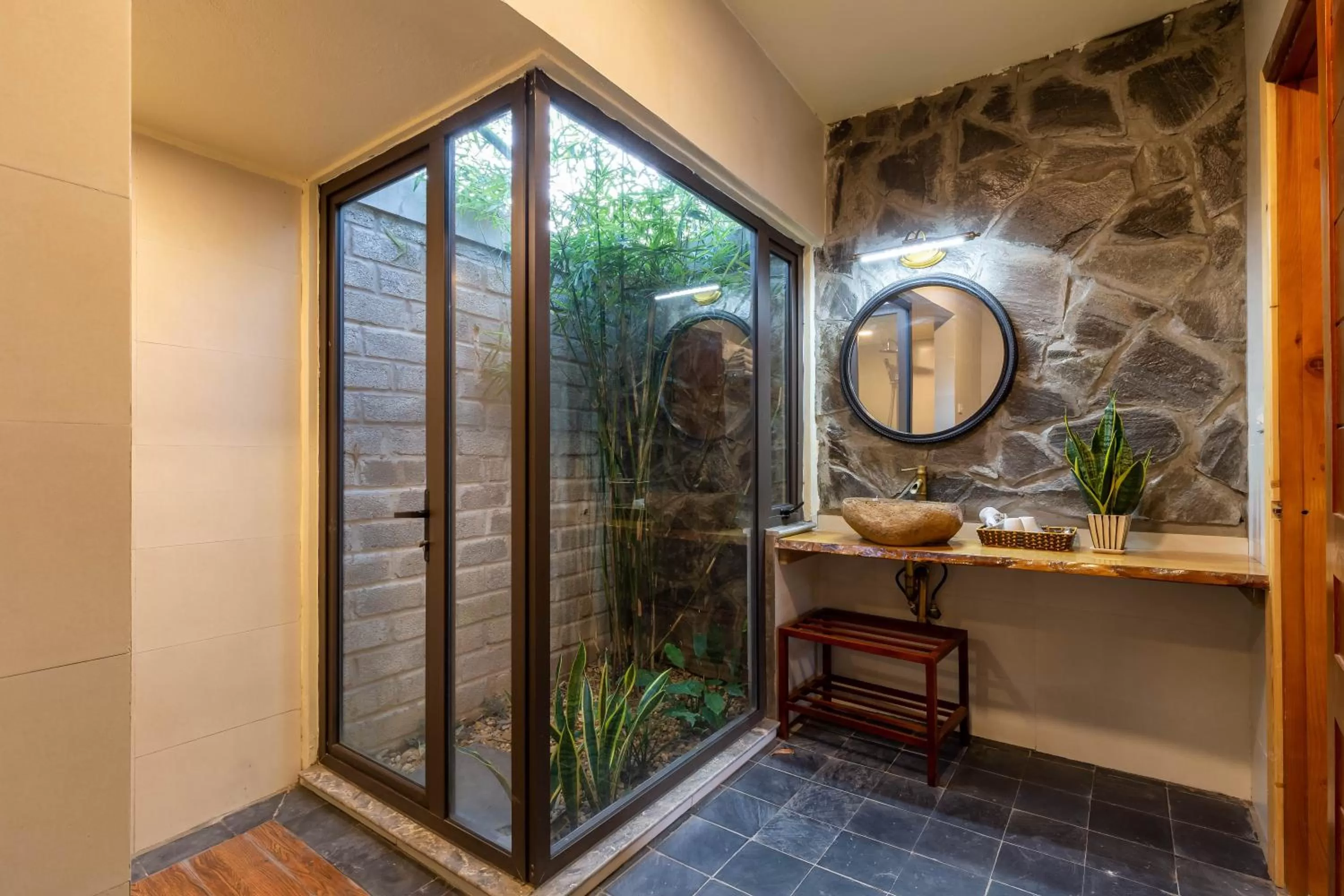 Toilet in Tam Coc Banana Bungalow