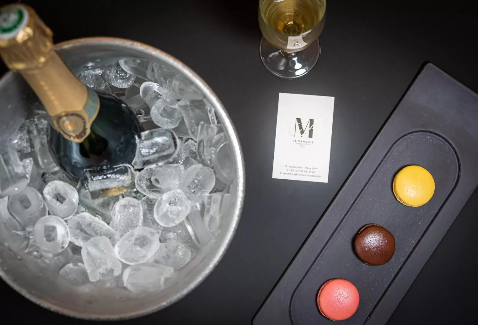 Food and drinks in Hôtel Le Marquis by Inwood Hotels