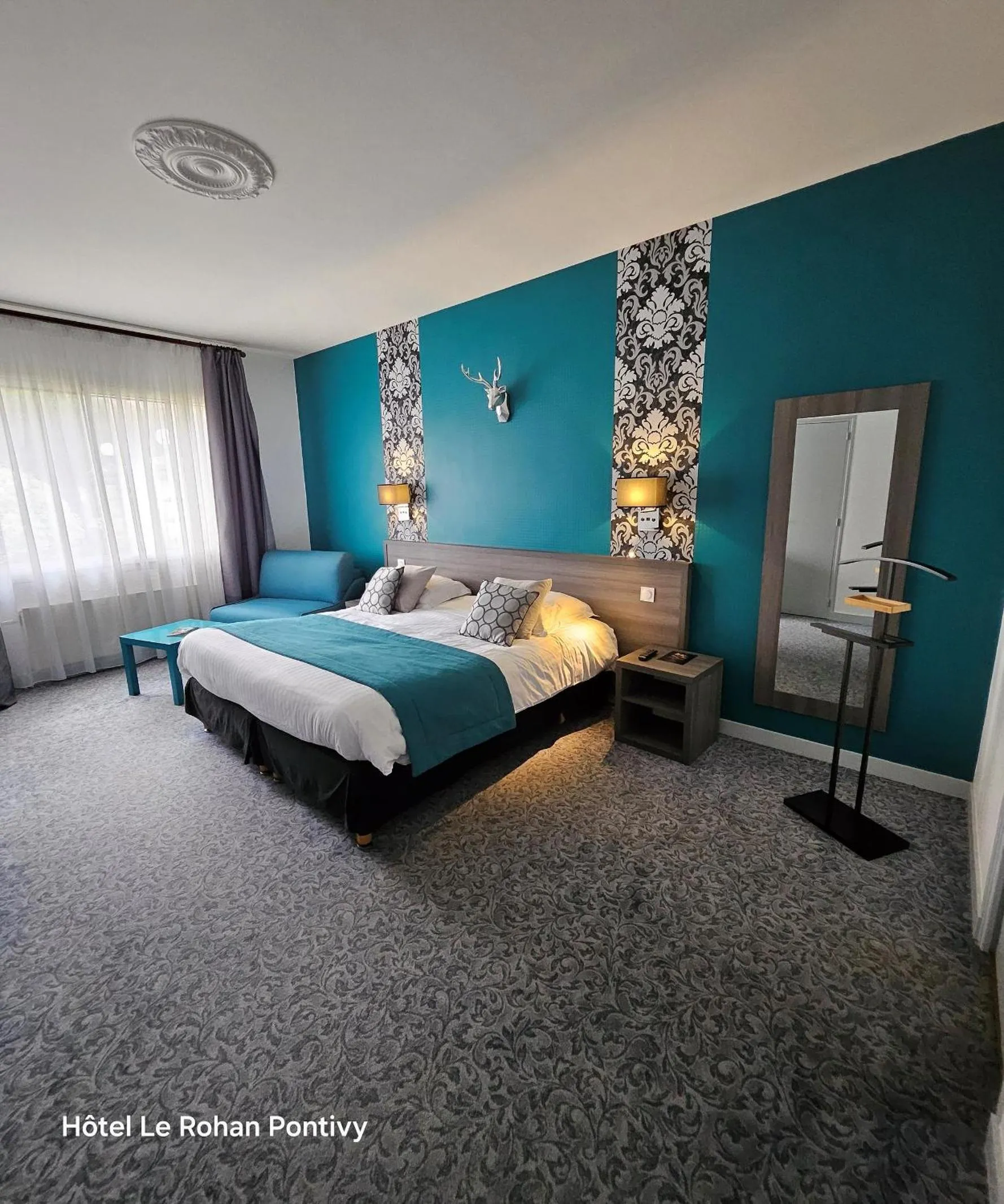 Photo of the whole room, Bed in Hôtel Le Rohan Charme et Caractère