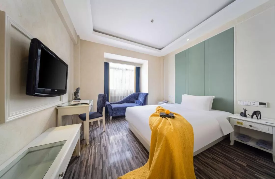 Bed in Lingshang Hotel