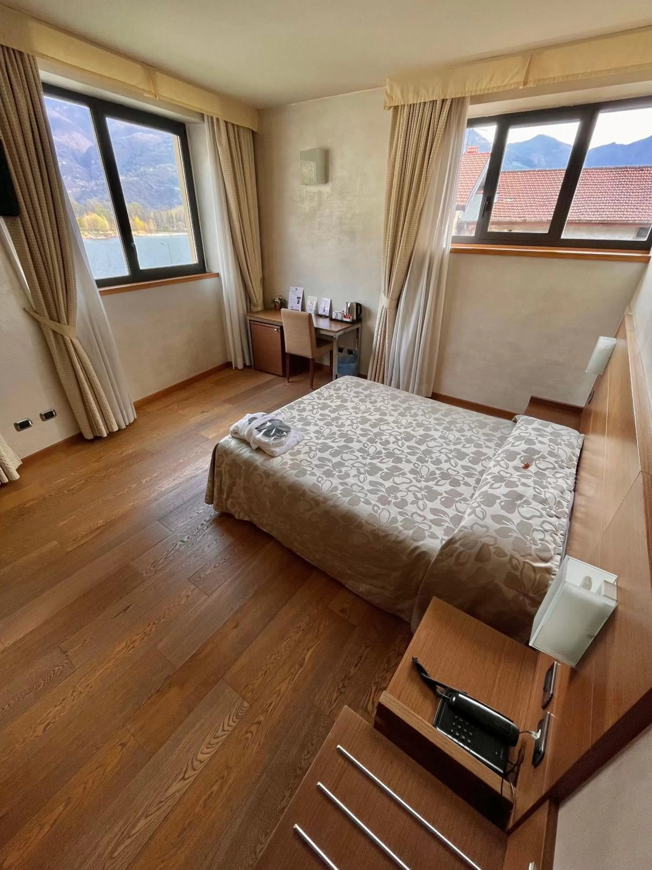 Bed in Hotel Lovere Resort & Spa