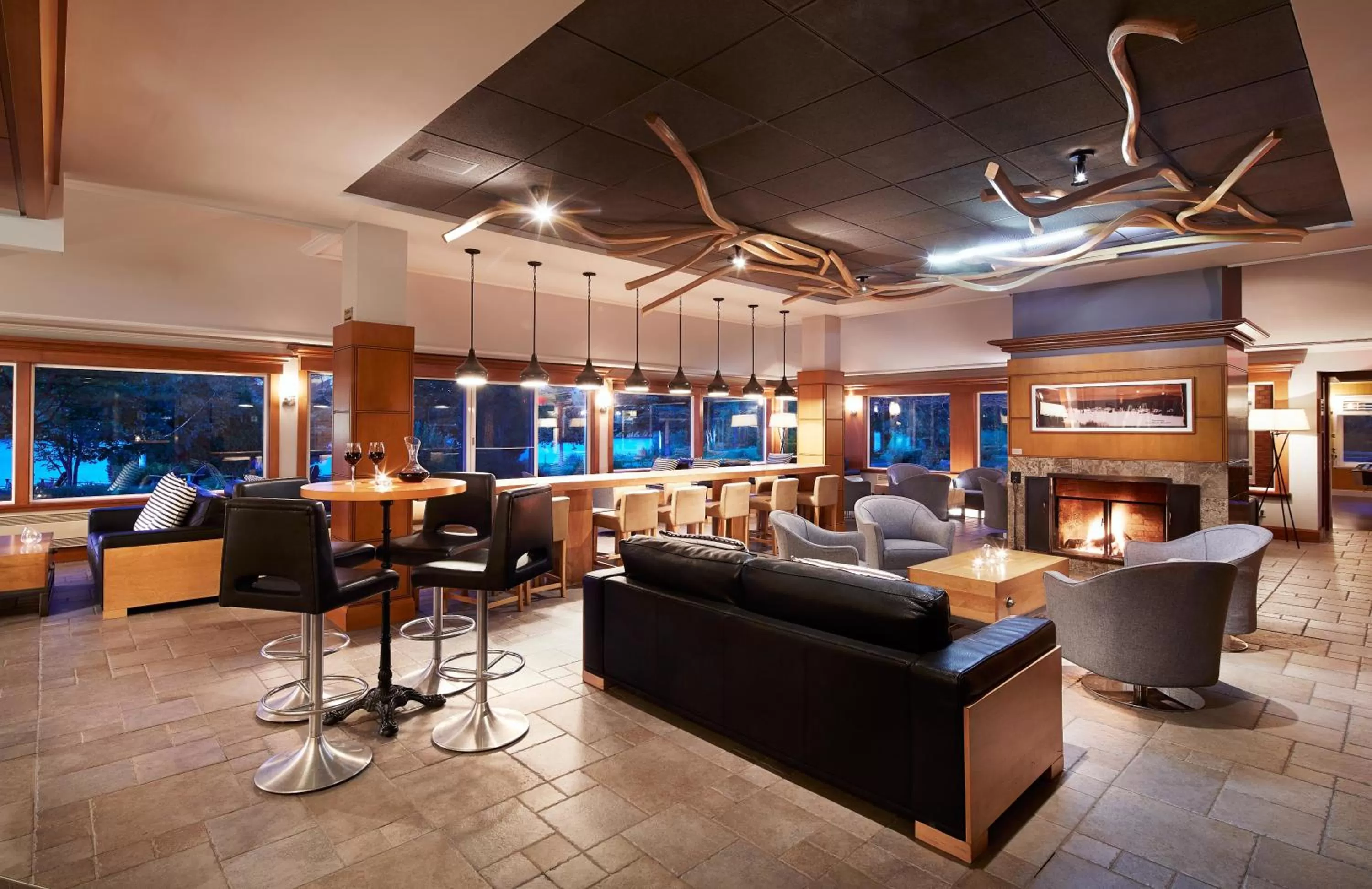 Communal lounge/ TV room in Auberge du Lac-à-l'Eau-Claire