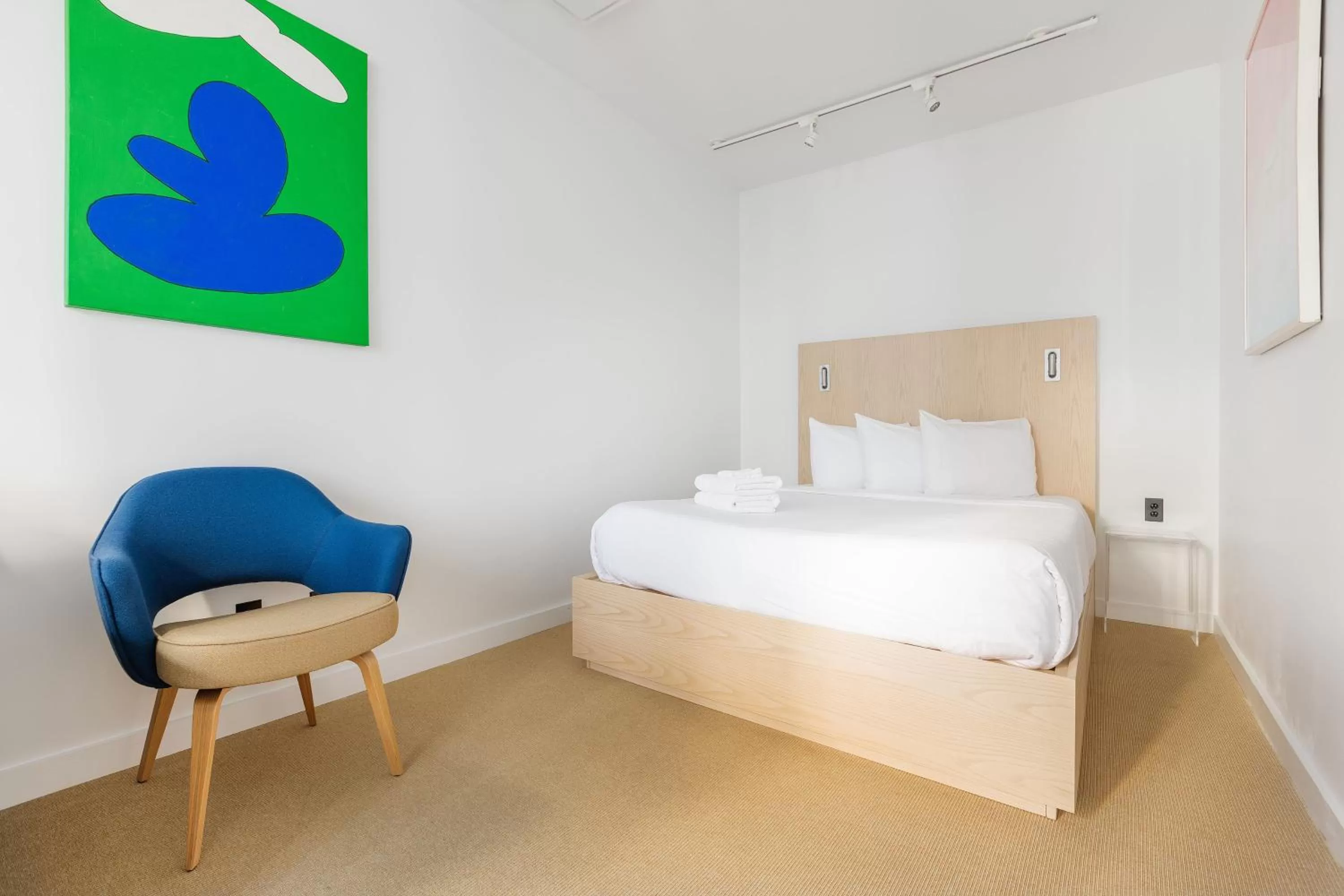 Bed in Placemakr Wall Street