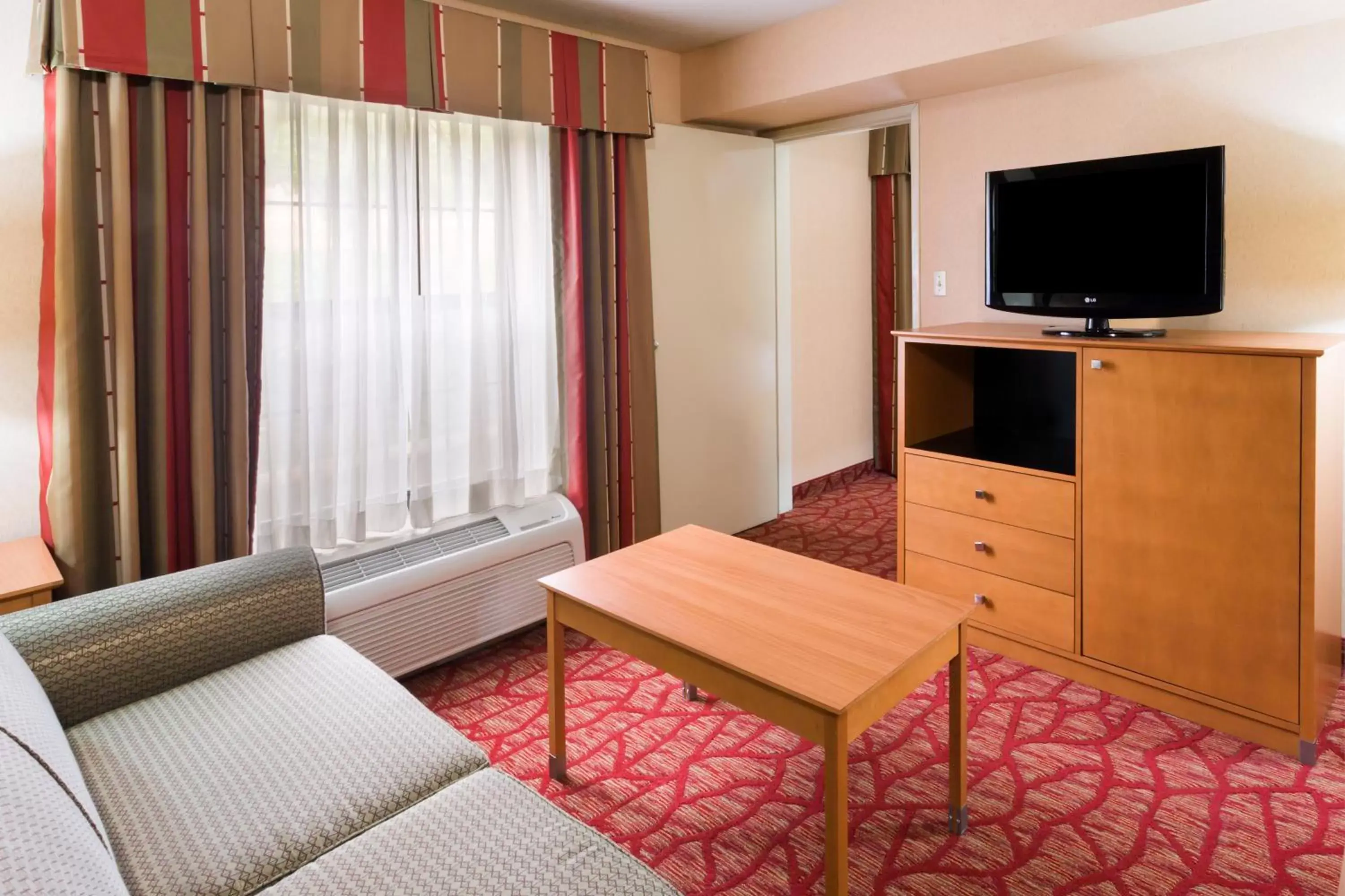 King Studio Suite - Mobility Access with Roll-in Shower in Holiday Inn Express Grants Pass by IHG King Studio Suite - Mobility Access with Roll-in Shower in Holiday Inn Express Grants Pass by IHG