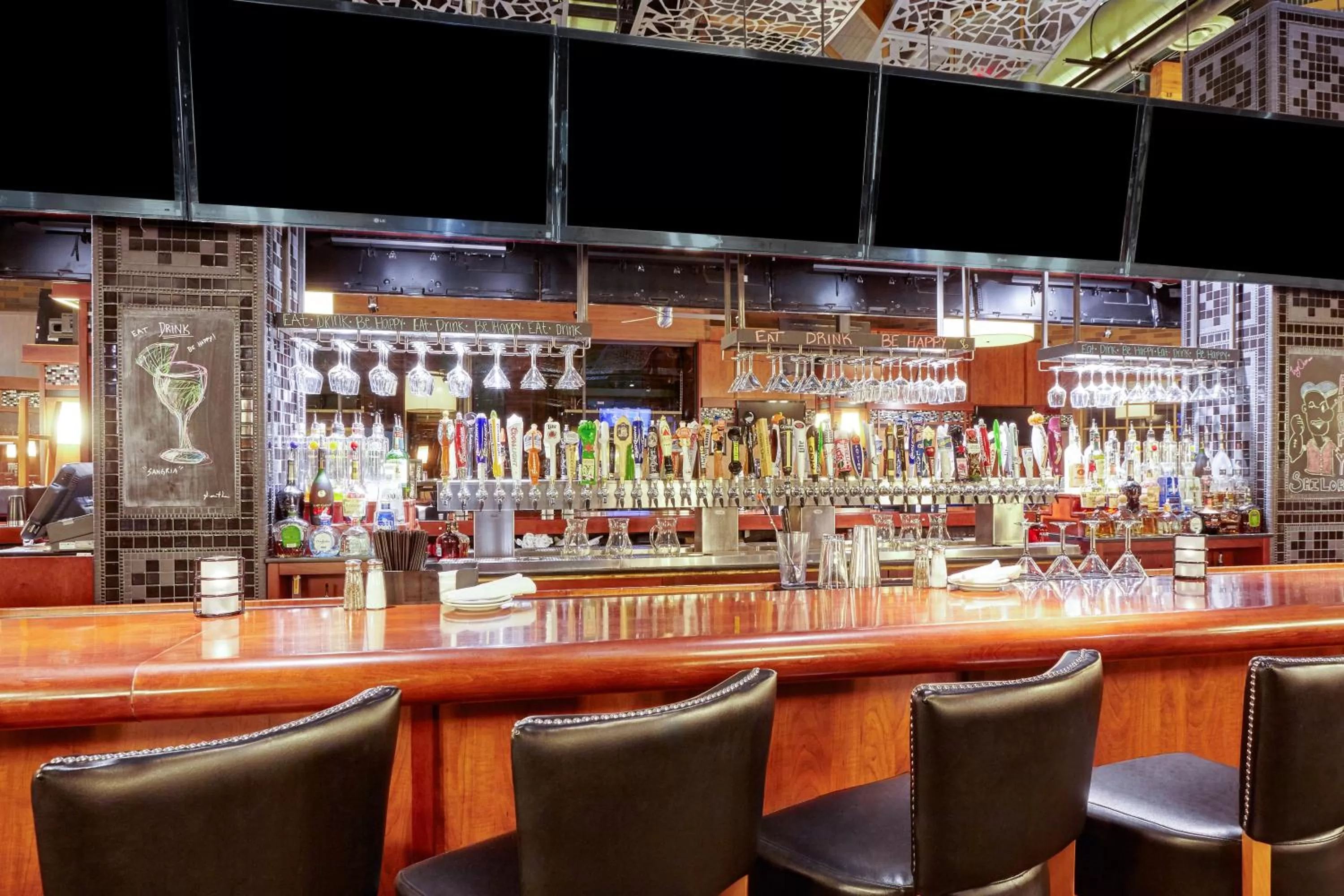 Lounge or bar in Holiday Inn Chicago Matteson Conference Center by IHG