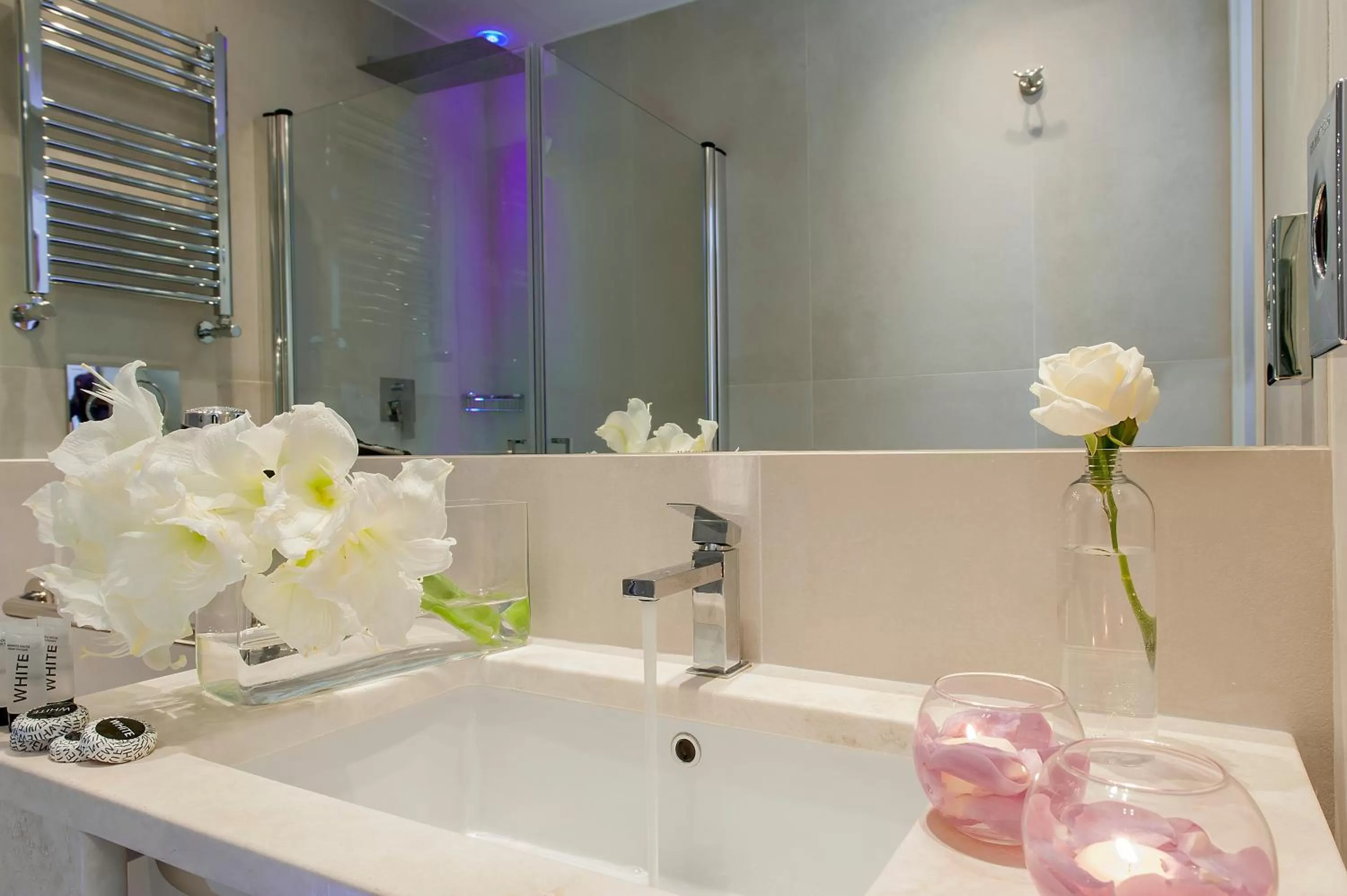 Bathroom in Hotel Navona