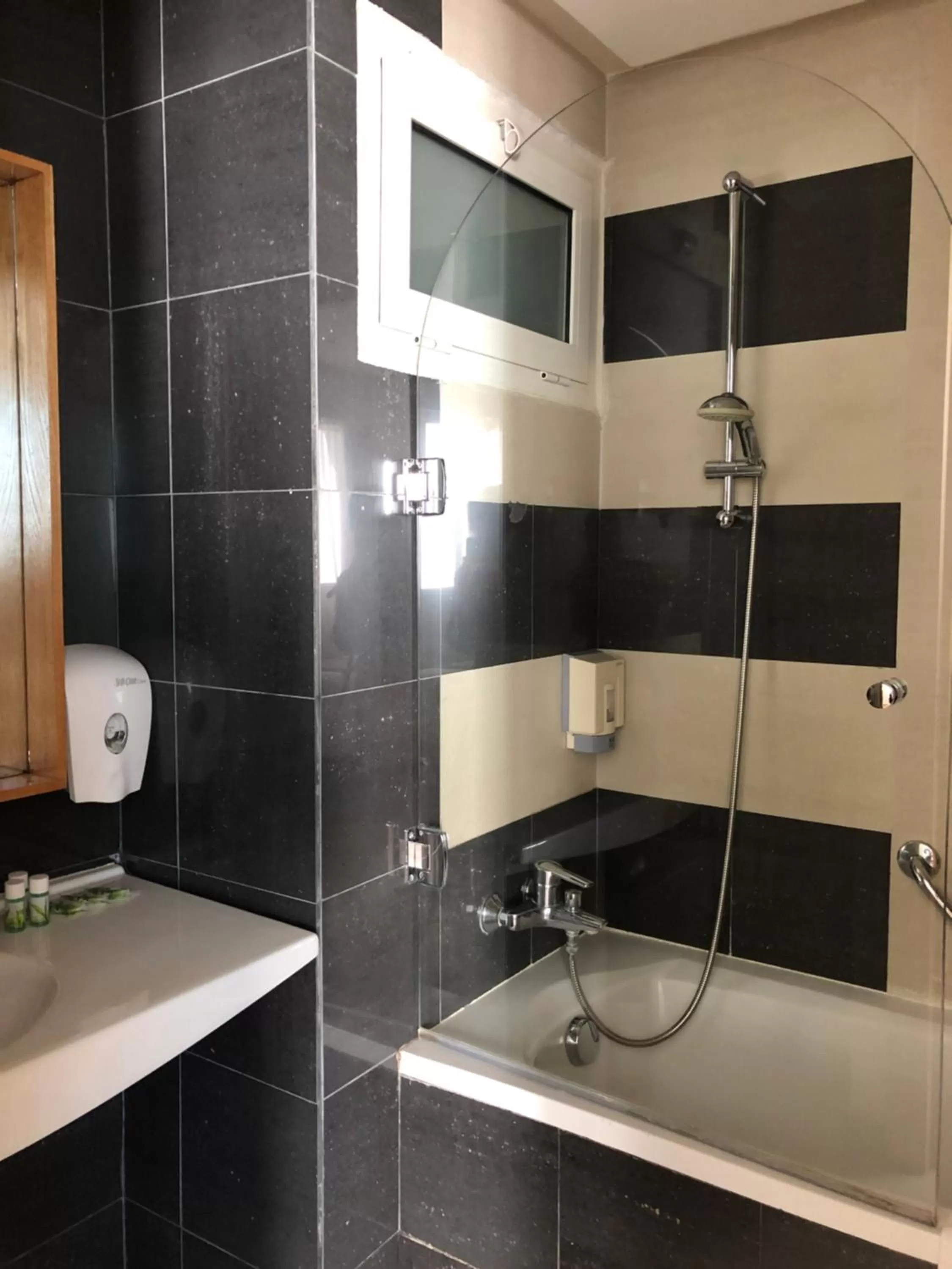 Bathroom in Le Pietri Urban Hotel