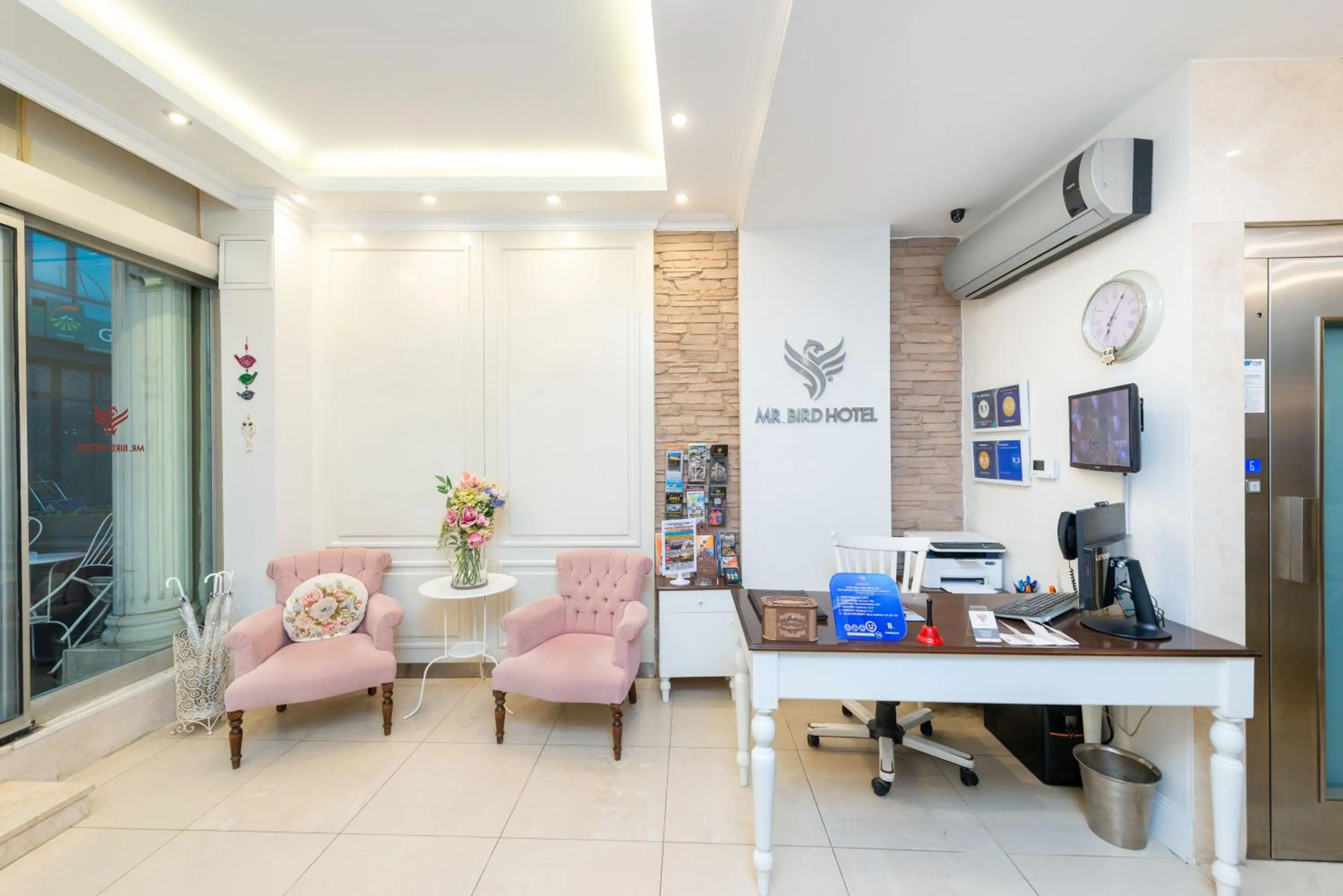 Lobby or reception in Mr. Bird Hotel