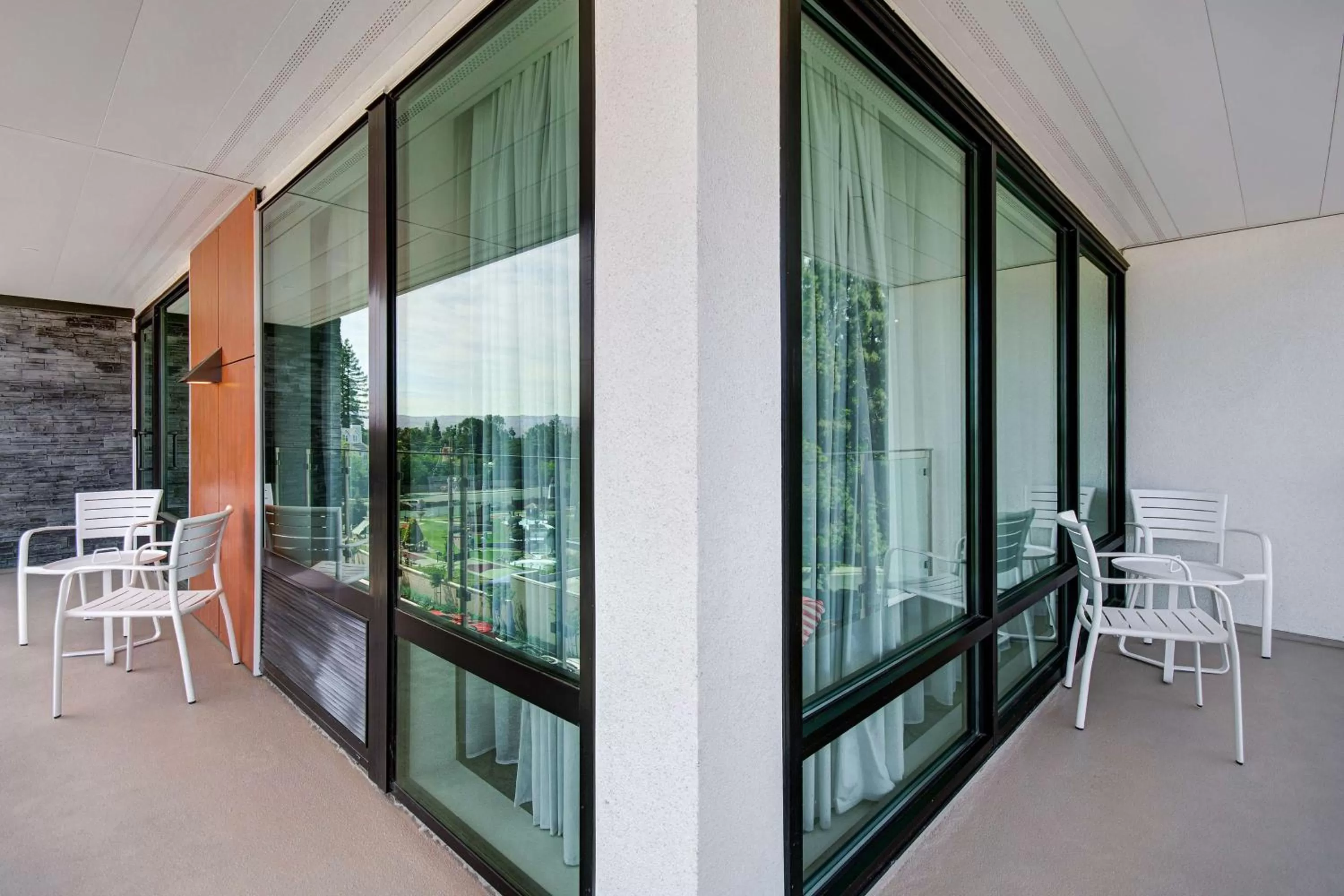 Patio in Hampton Inn & Suites Sunnyvale-Silicon Valley, Ca