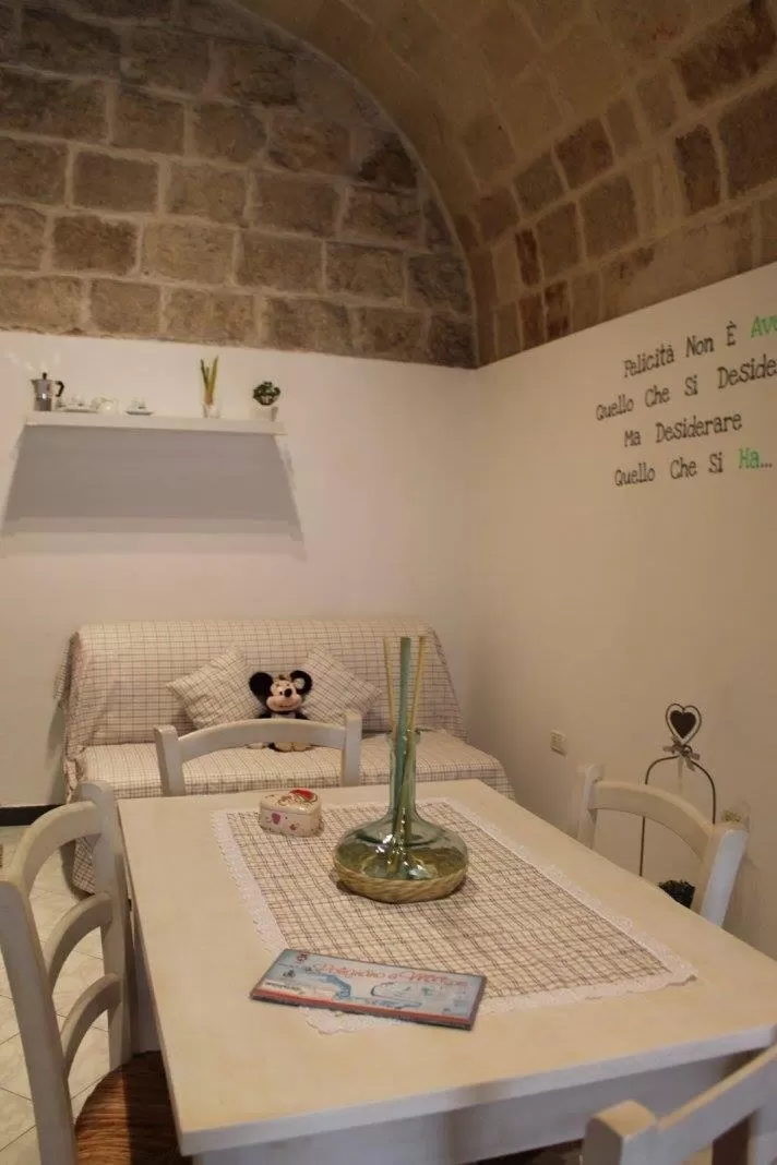 Dining area, Kitchen/Kitchenette in Beb Petali Rosa