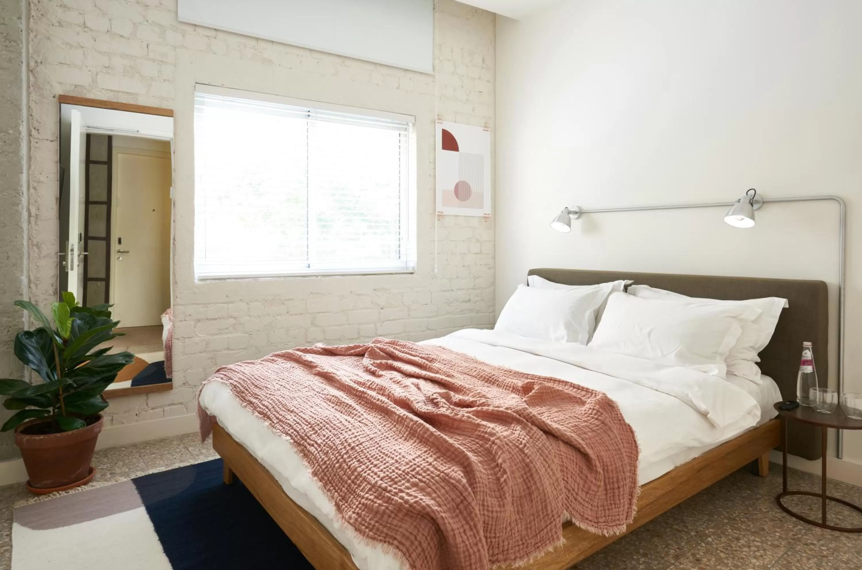 Bedroom, Bed in The Saul