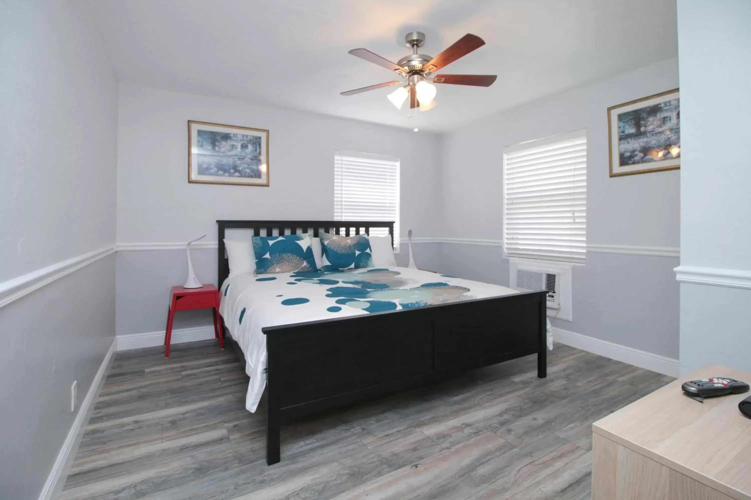 One-Bedroom King Bed in The Dolphin Hollywood One-Bedroom King Bed in The Dolphin Hollywood