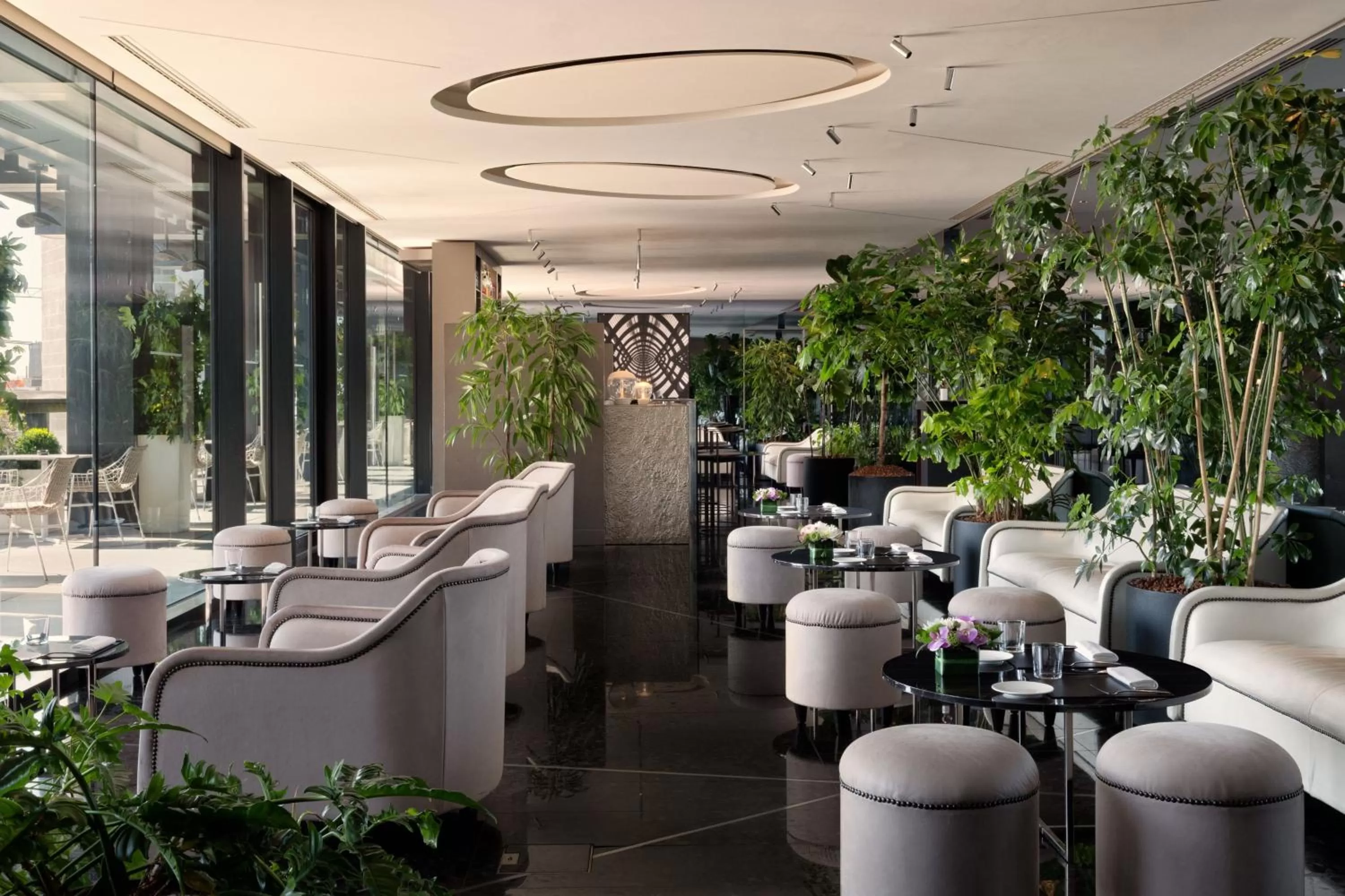 Lounge or bar in Excelsior Hotel Gallia, a Luxury Collection Hotel, Milan