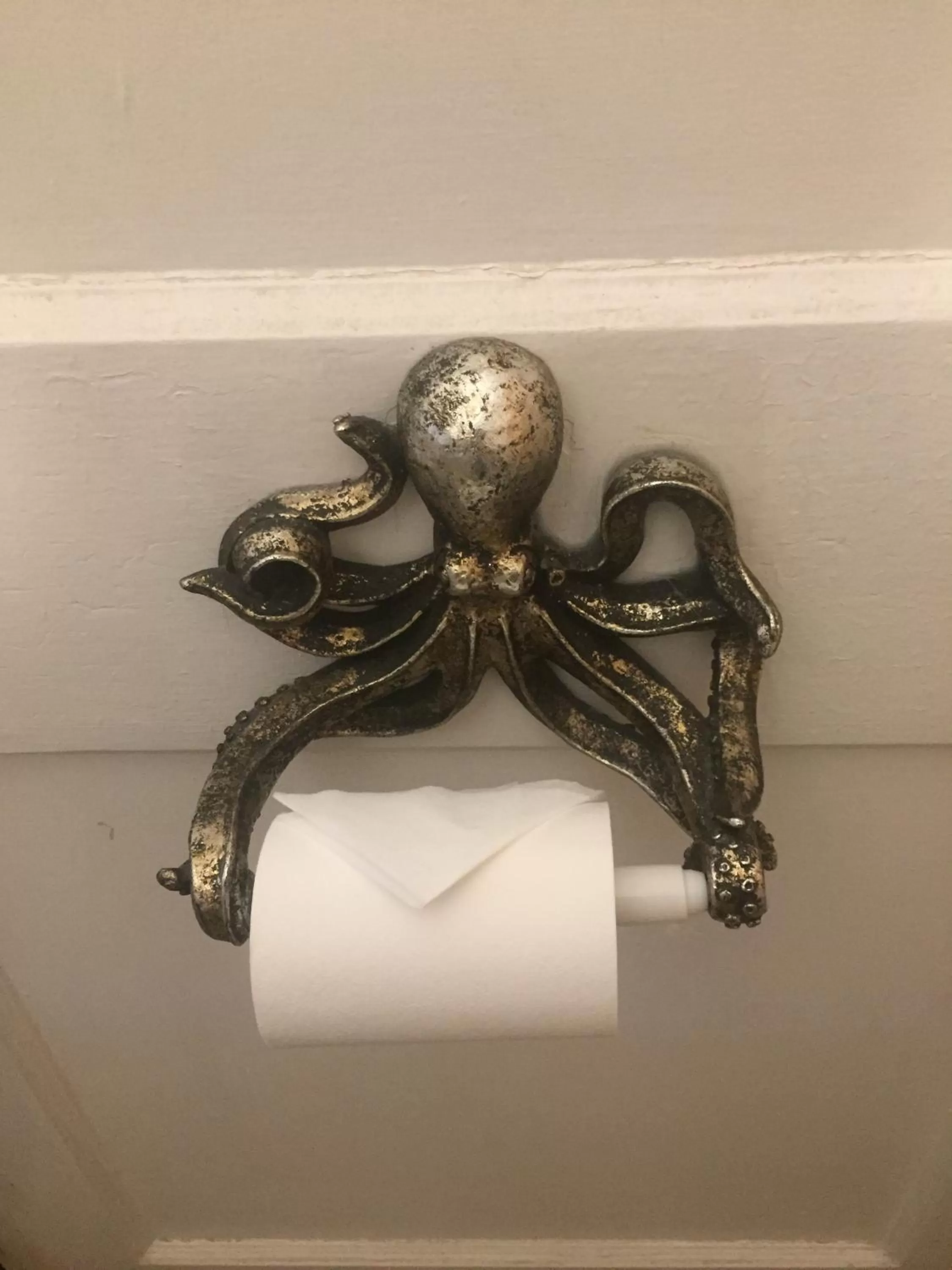 Decorative detail in The Pirate Haus Inn