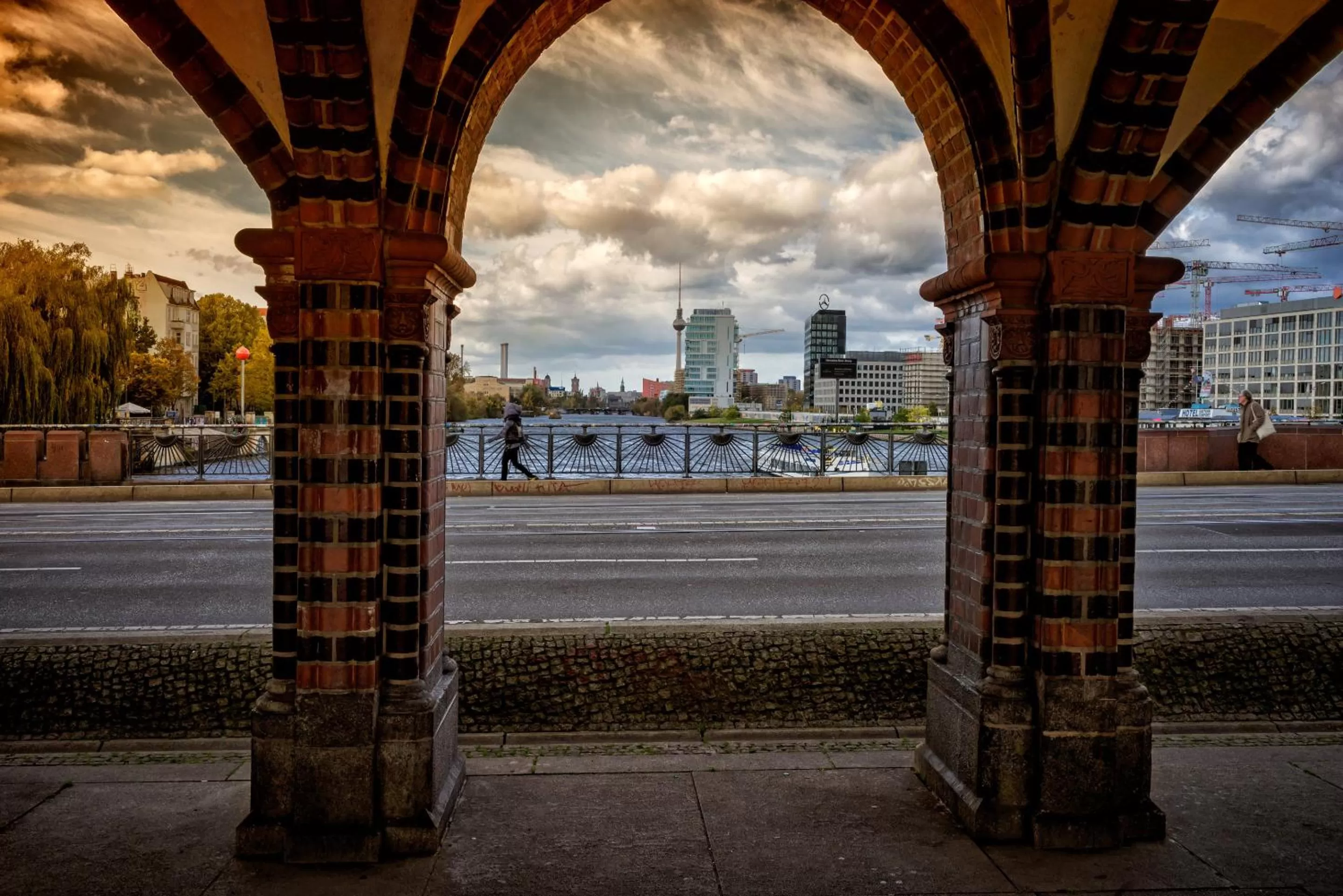 Landmark view in Schulz Hotel Berlin Wall at the East Side Gallery