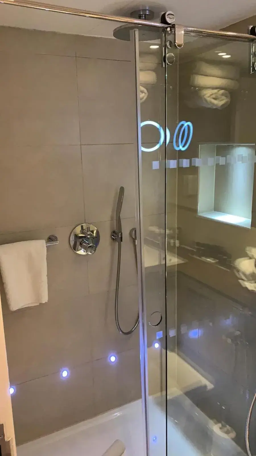 Club Double Room in Blakemore Hyde Park Club Double Room in Blakemore Hyde Park