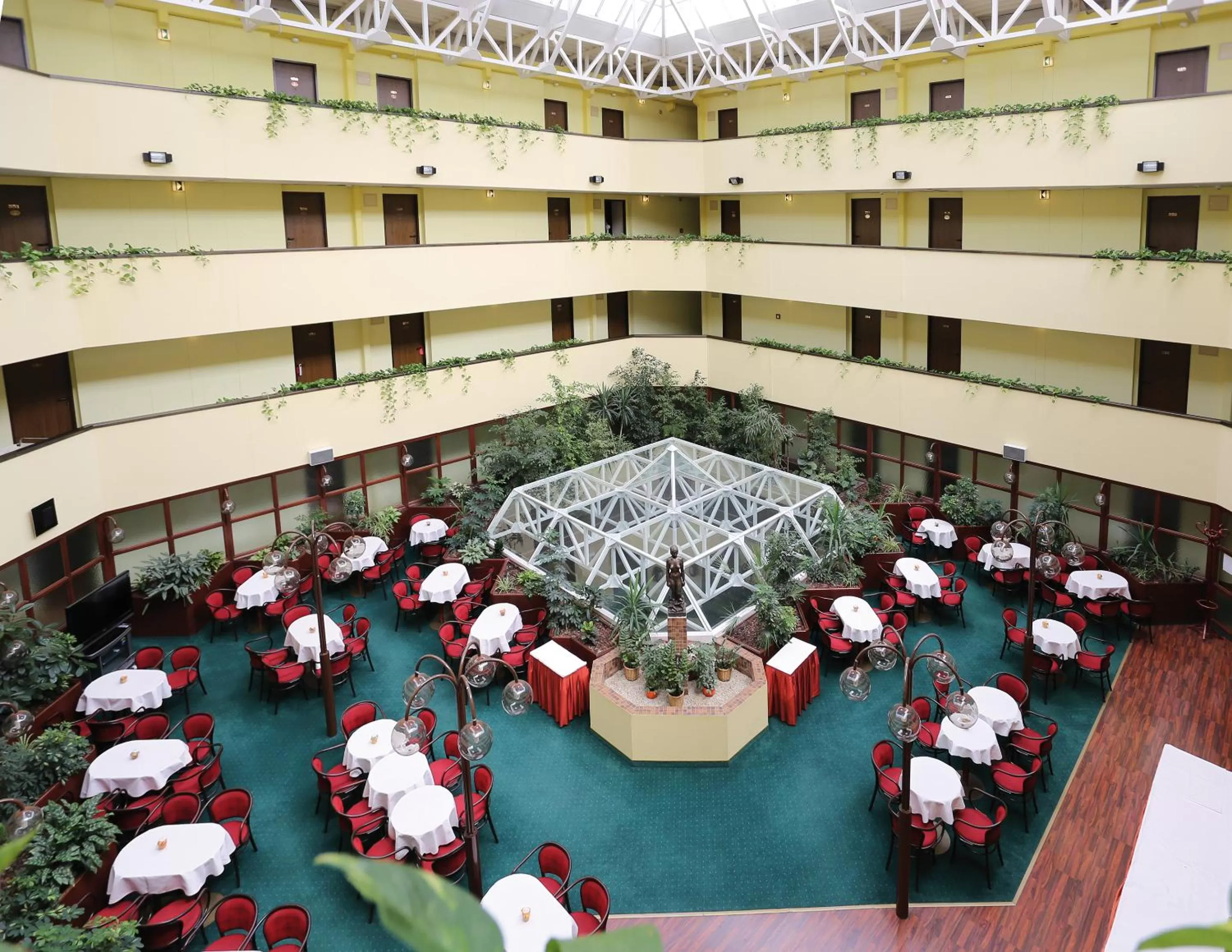 Lounge or bar in Ensana Thermal Sárvár