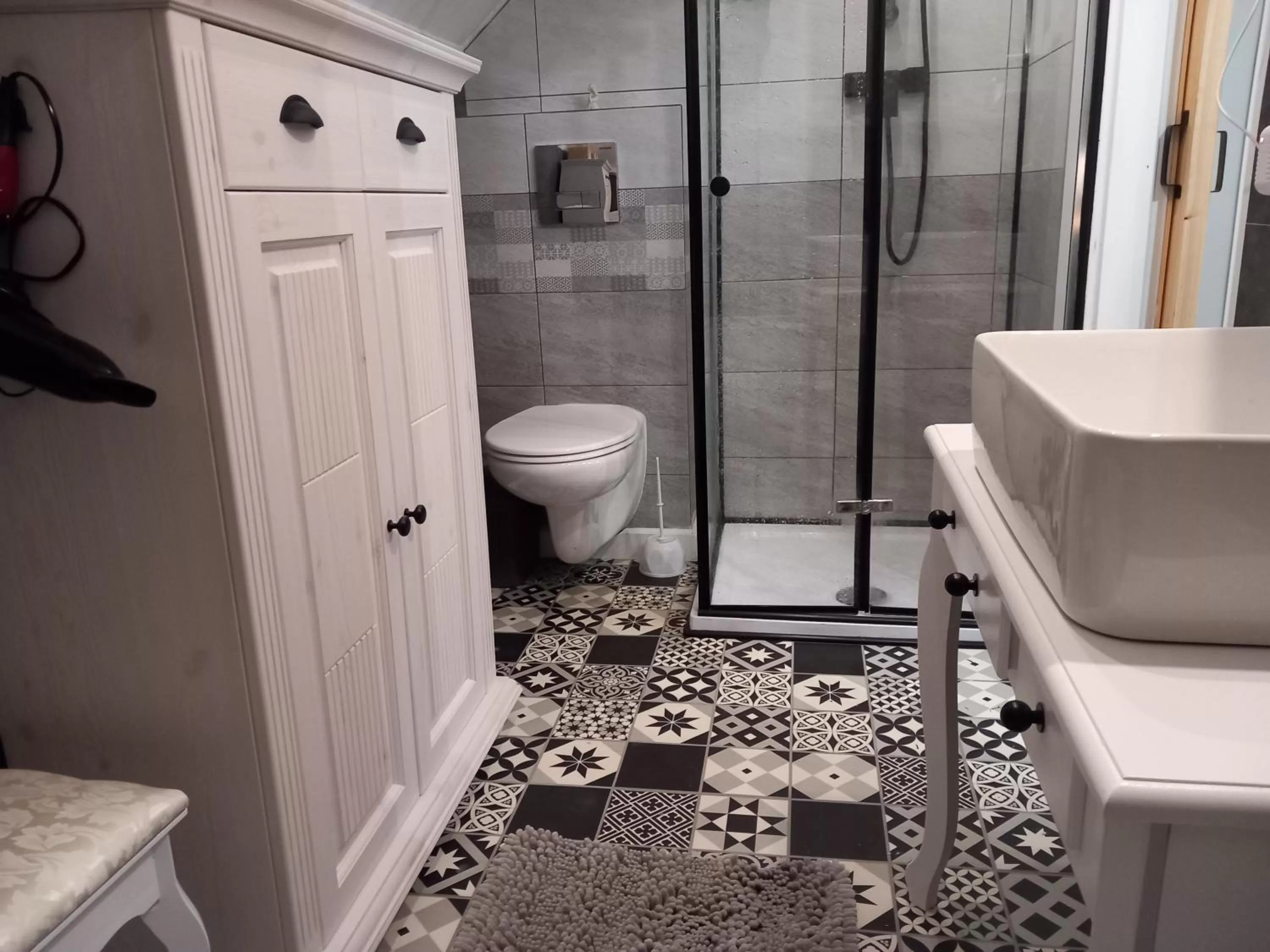 Shower in Dom z Sauną i Jacuzzi- na wyłączność lub pokoje