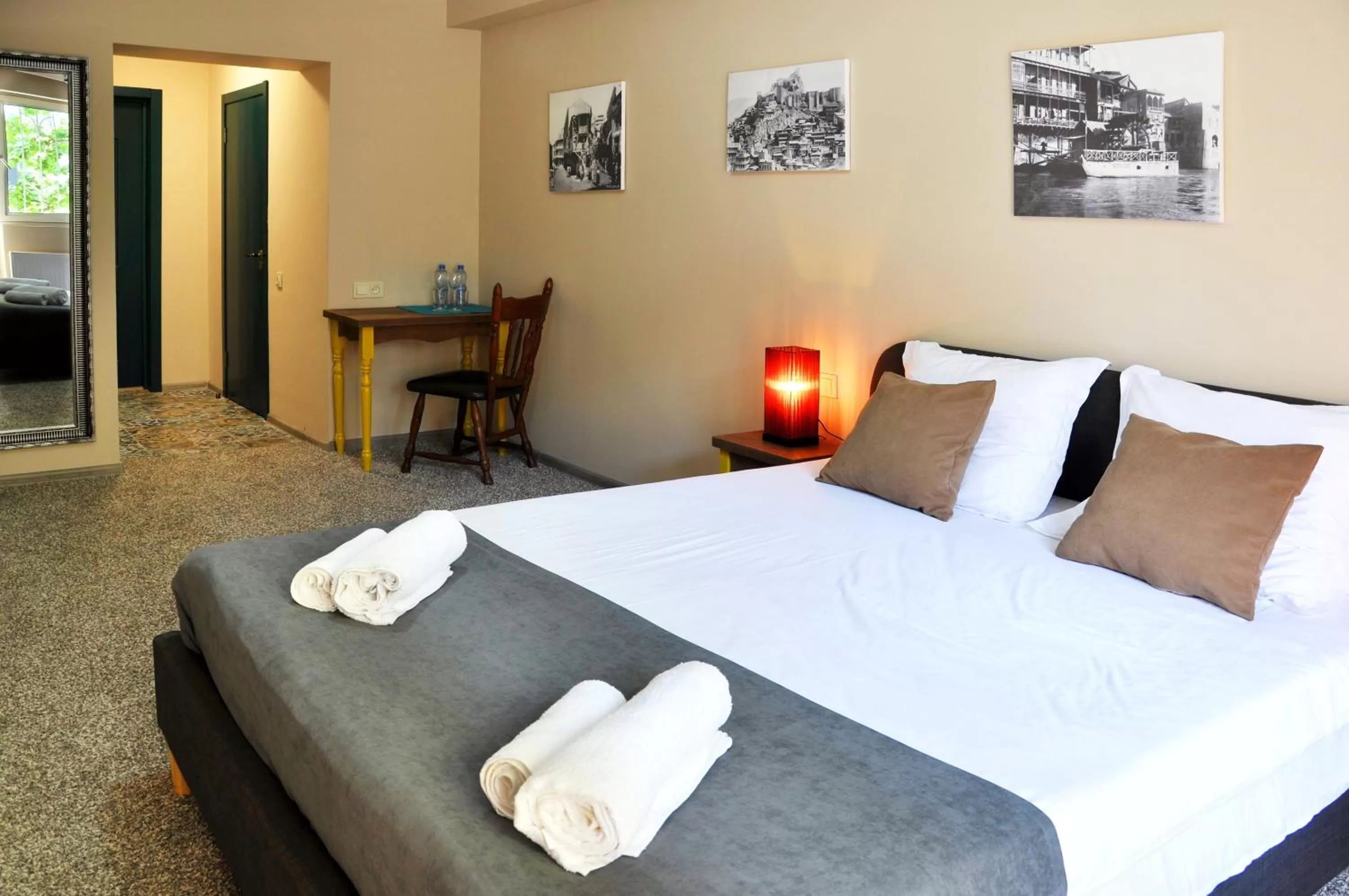 Bed in Art Hotel Claude Monet