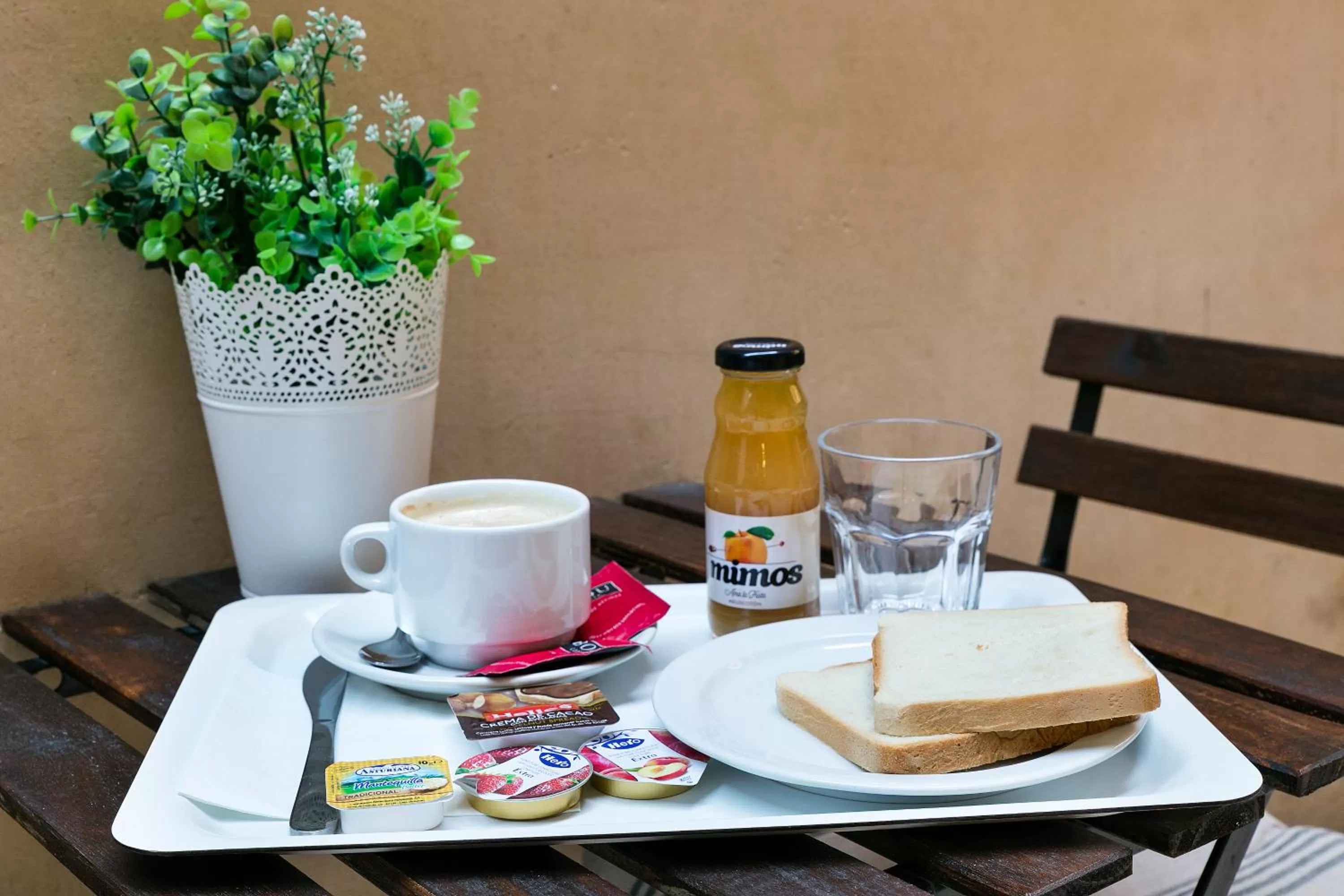 Food and drinks in Hotel Condal