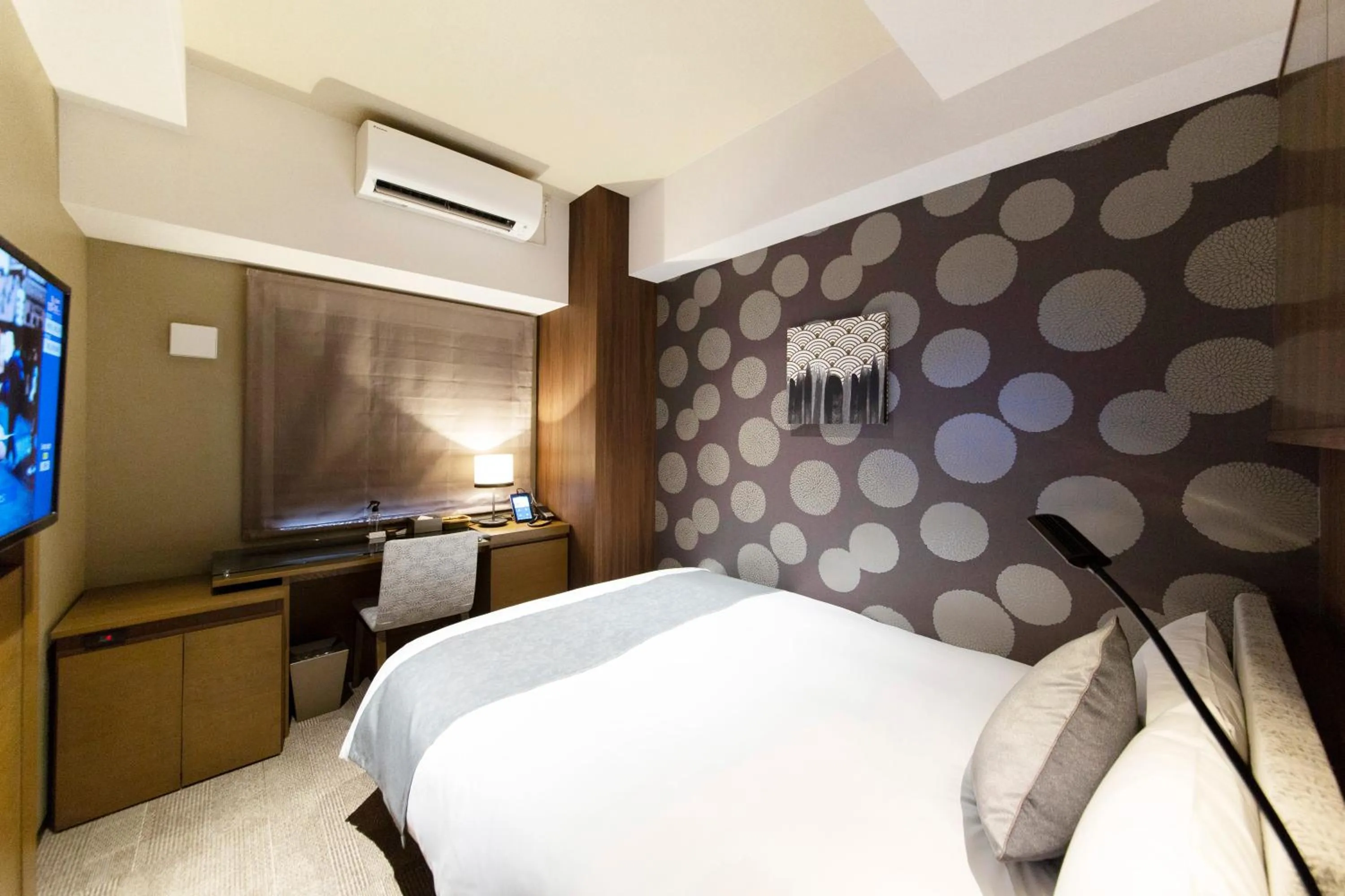 Bed in HOTEL HILLARYS Shinsaibashi