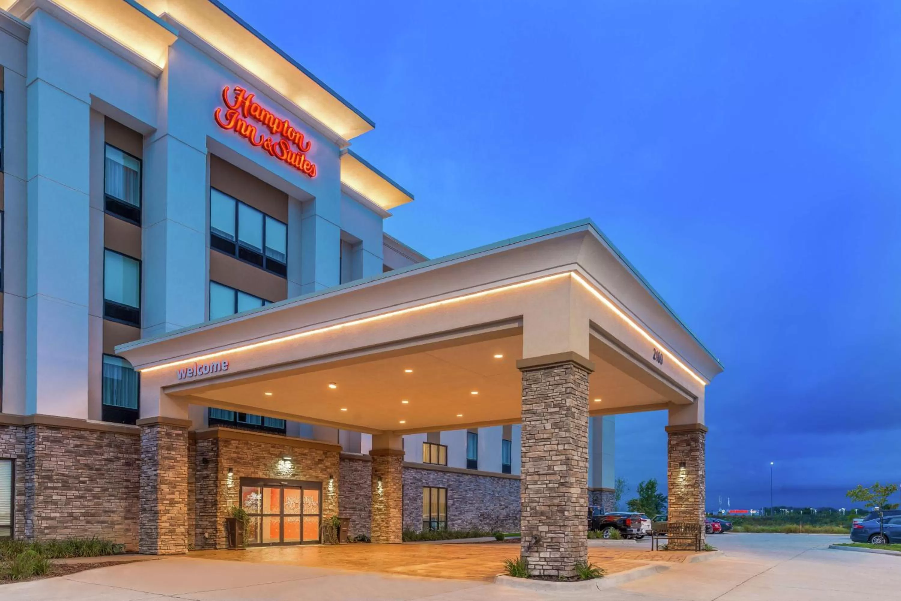 Property building in Hampton Inn and Suites Ames, IA