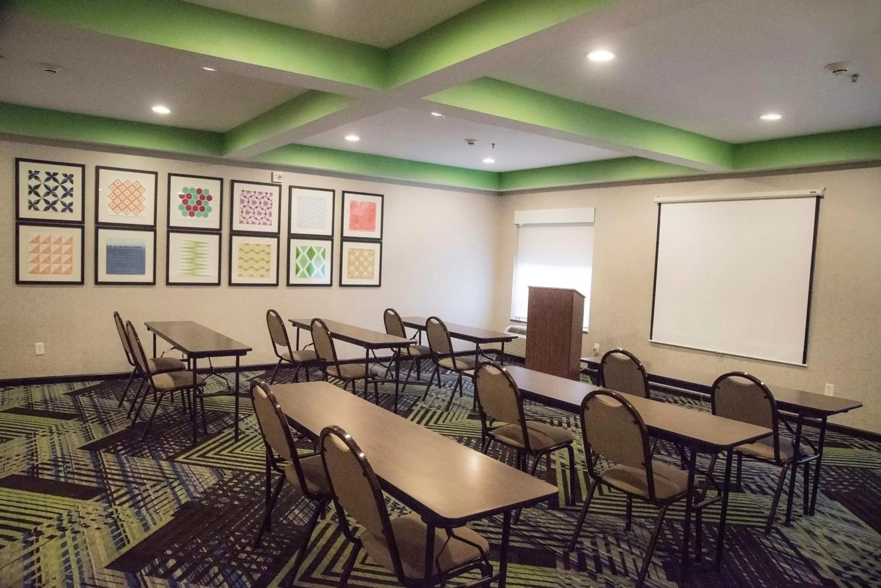 Meeting/conference room in Holiday Inn Express & Suites Alexandria by IHG