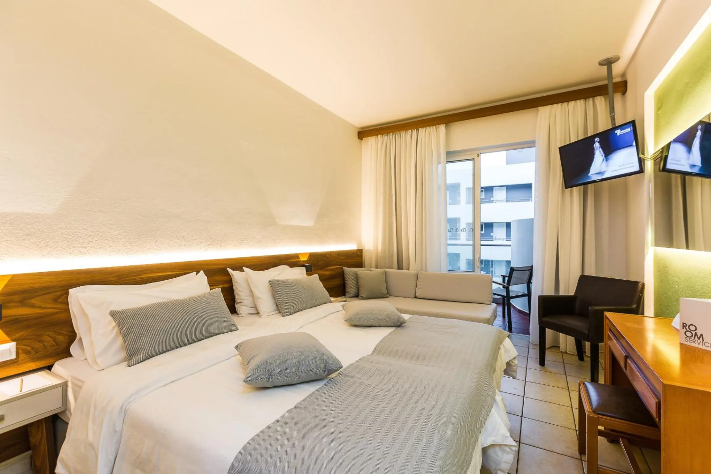 Photo of the whole room, Bed in Atrium Ambiance Hotel