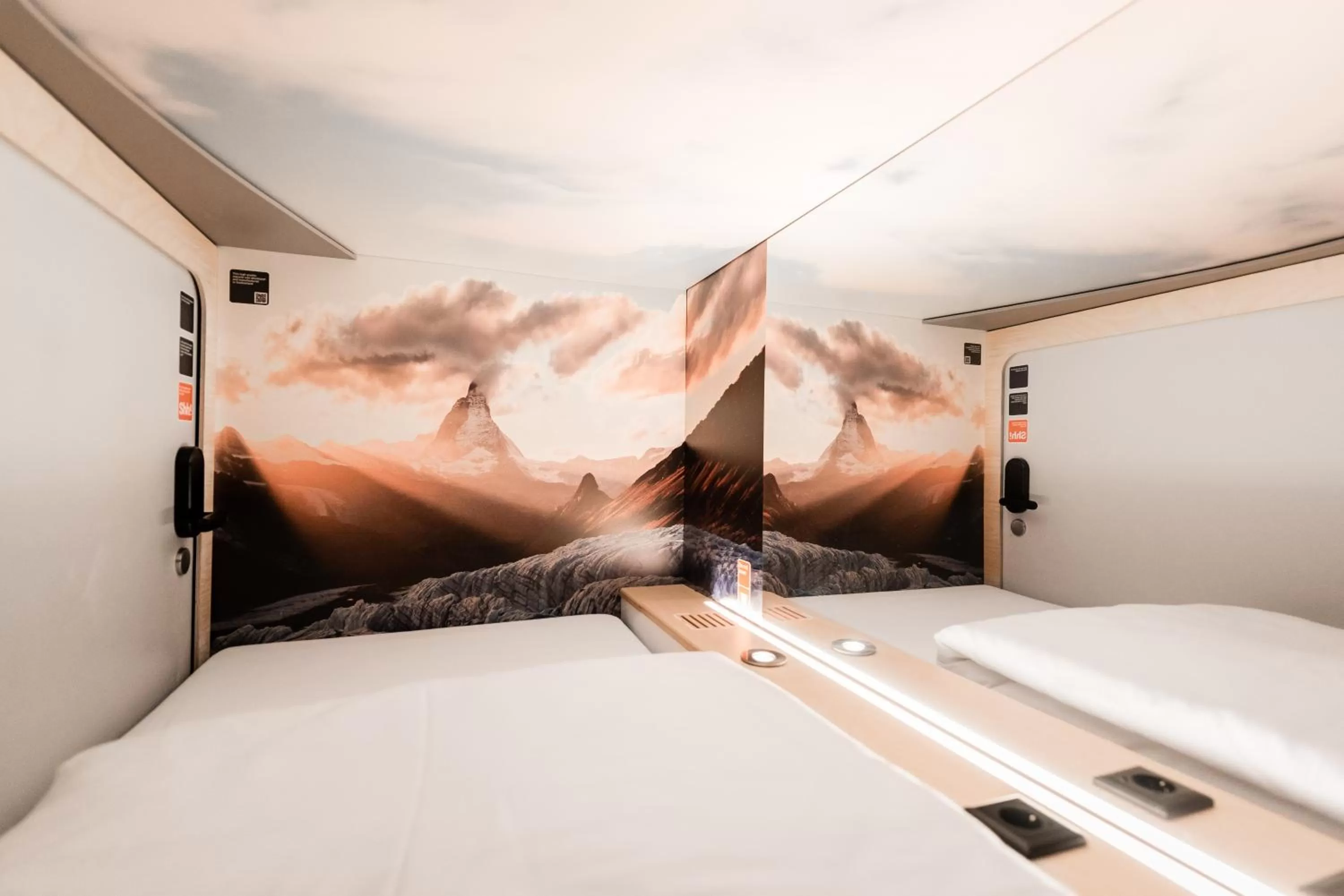 Bedroom, Bed in Capsule Hotel - Zurich Airport